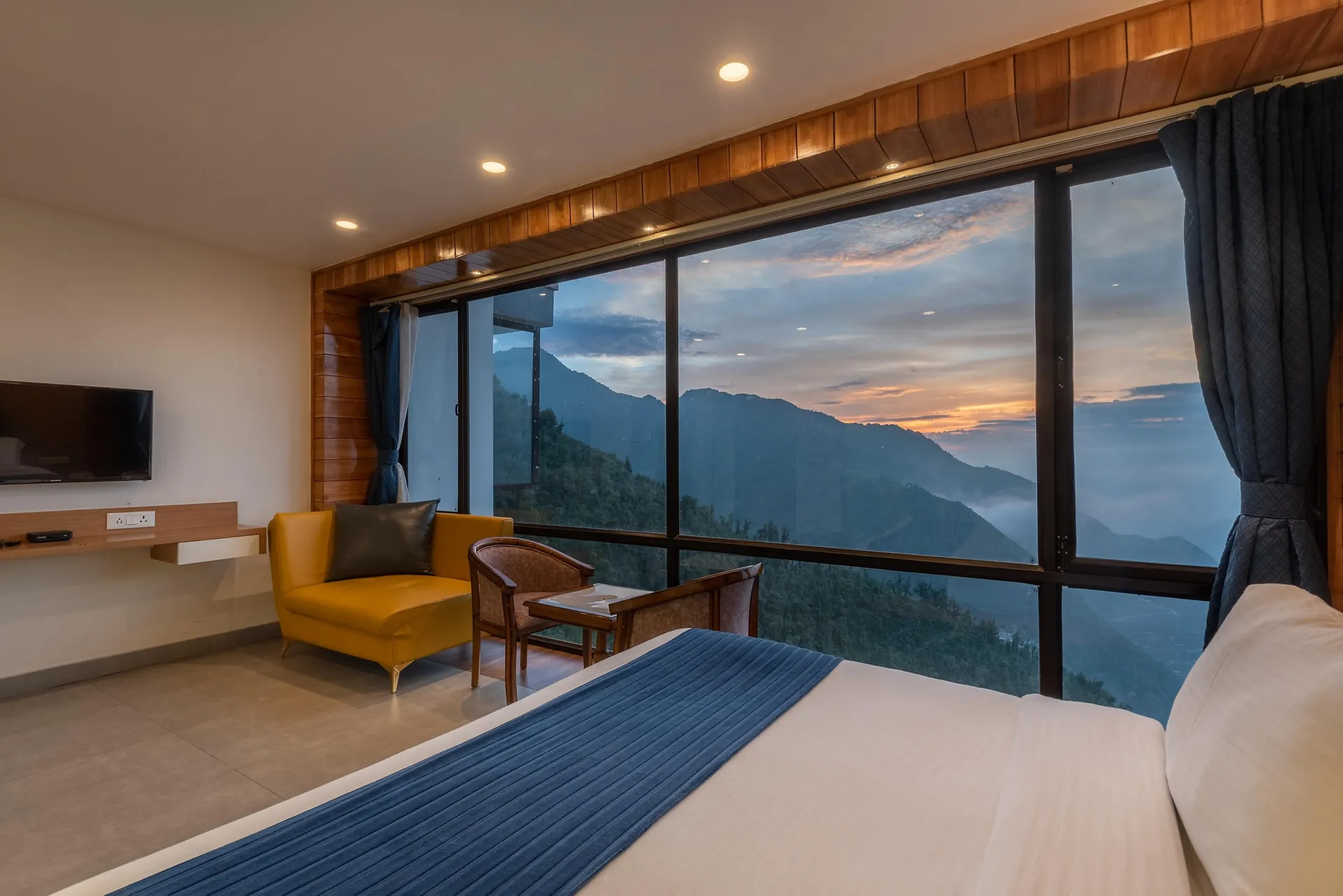 MV Acosta by Lawrence Hotels Room