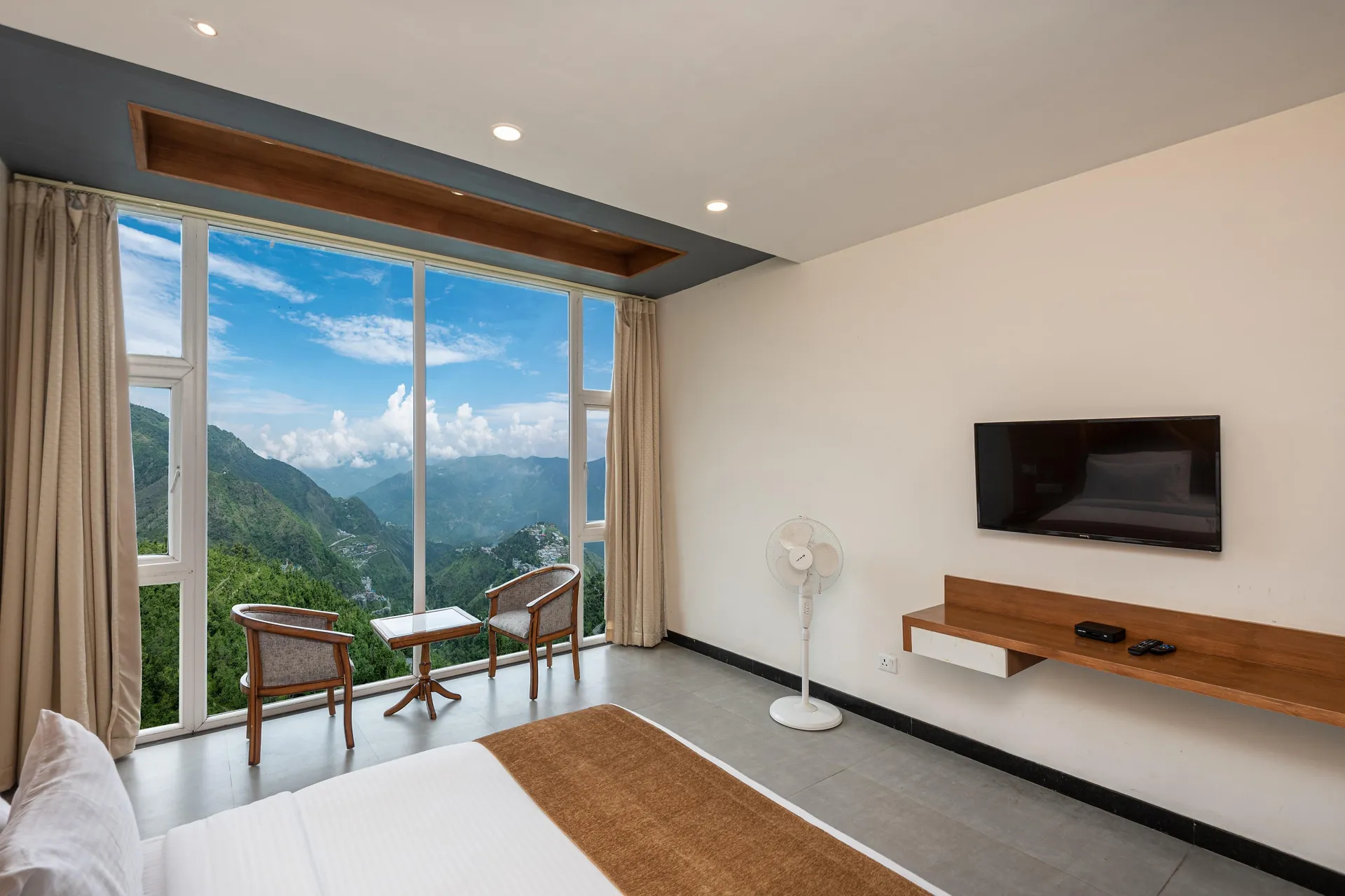 MV Acosta by Lawrence Hotels Room