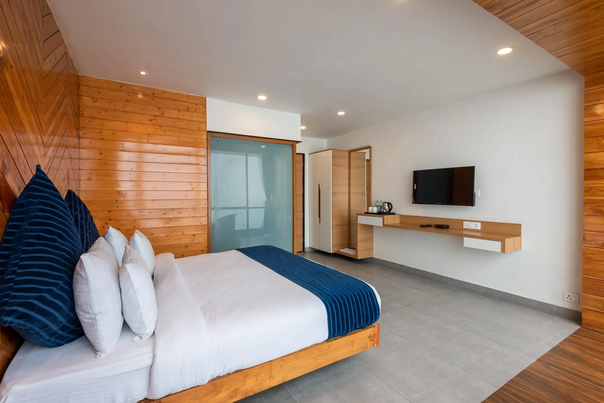 MV Acosta by Lawrence Hotels Room