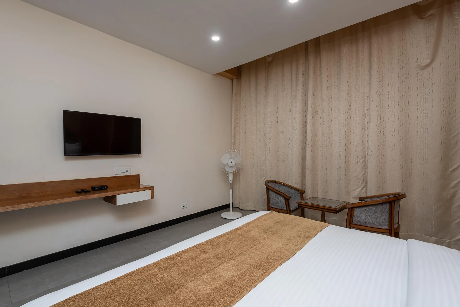 MV Acosta by Lawrence Hotels Room