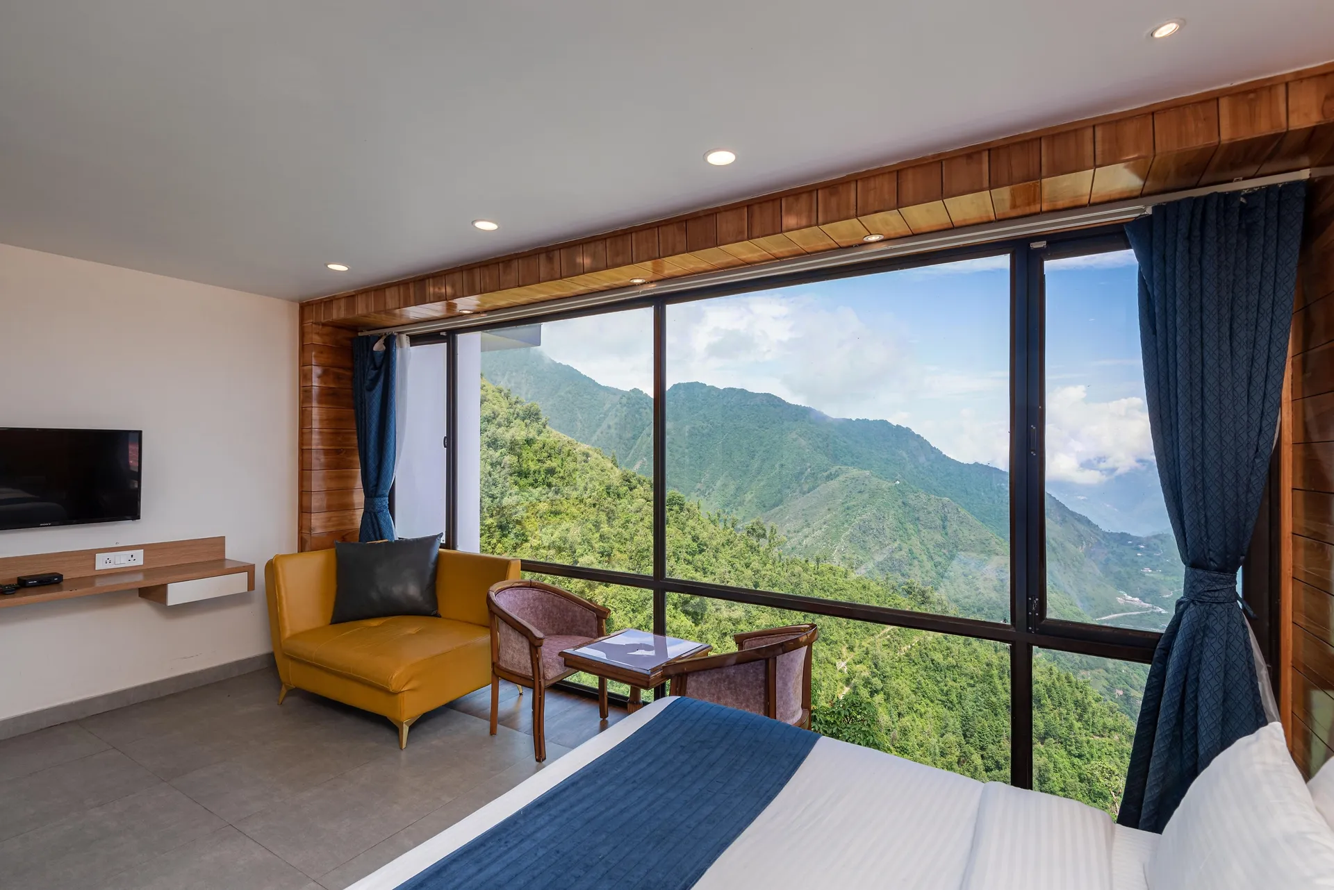 MV Acosta by Lawrence Hotels Room