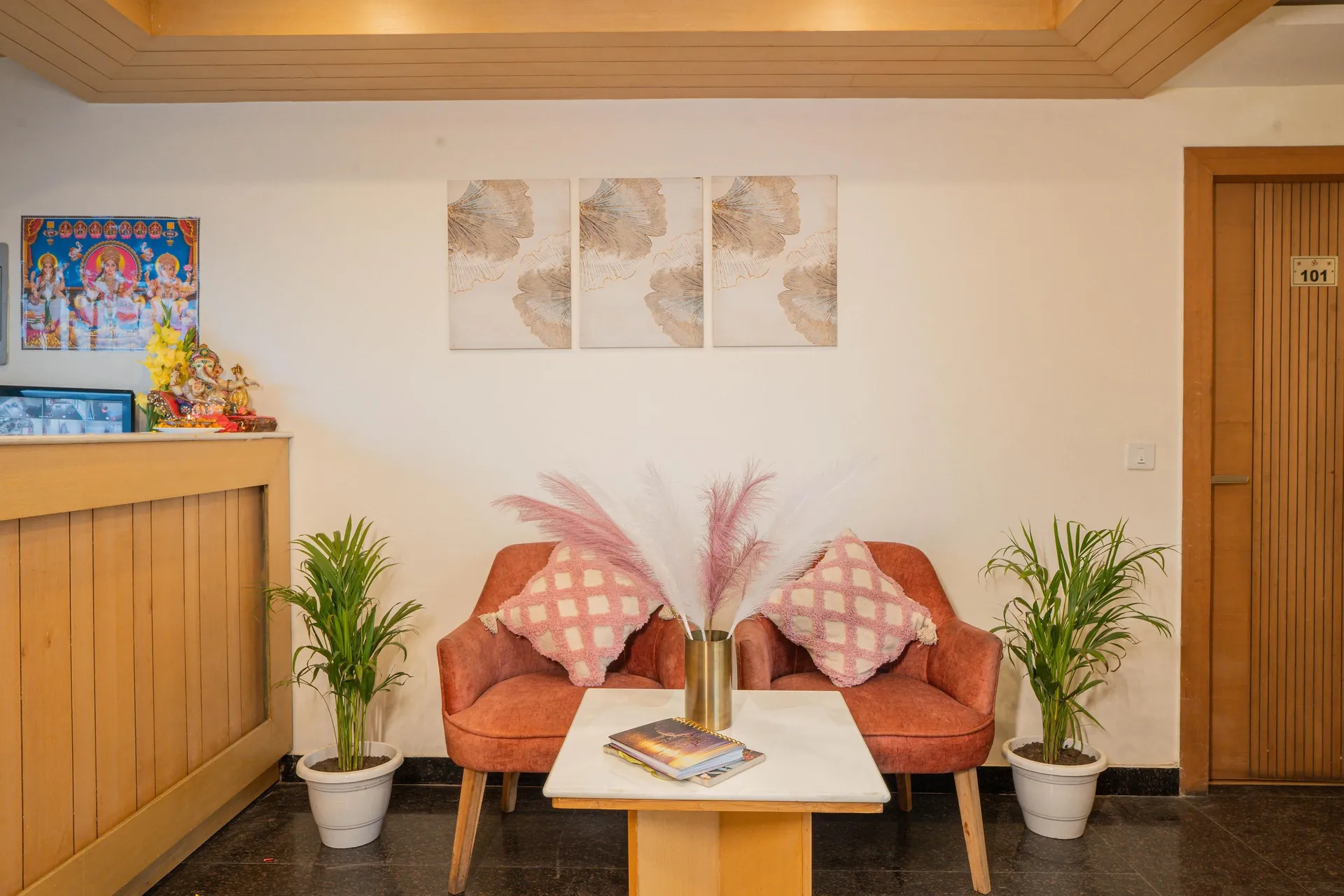 Perfectstayz Premium Mall Road Common Area