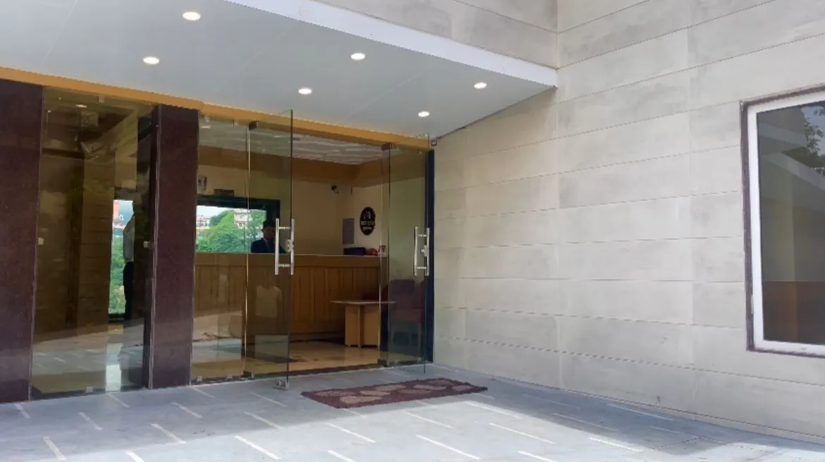 Perfectstayz Premium Mall Road Entrance