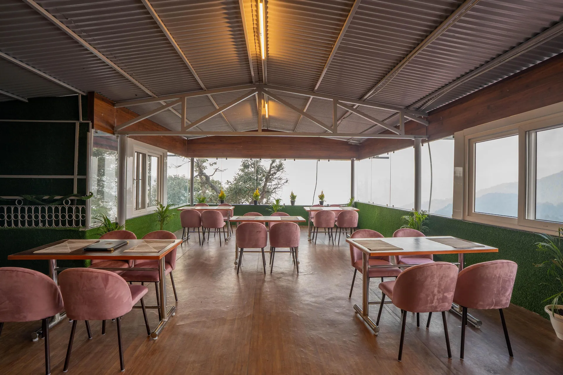 Perfectstayz Premium Mall Road Restaurant