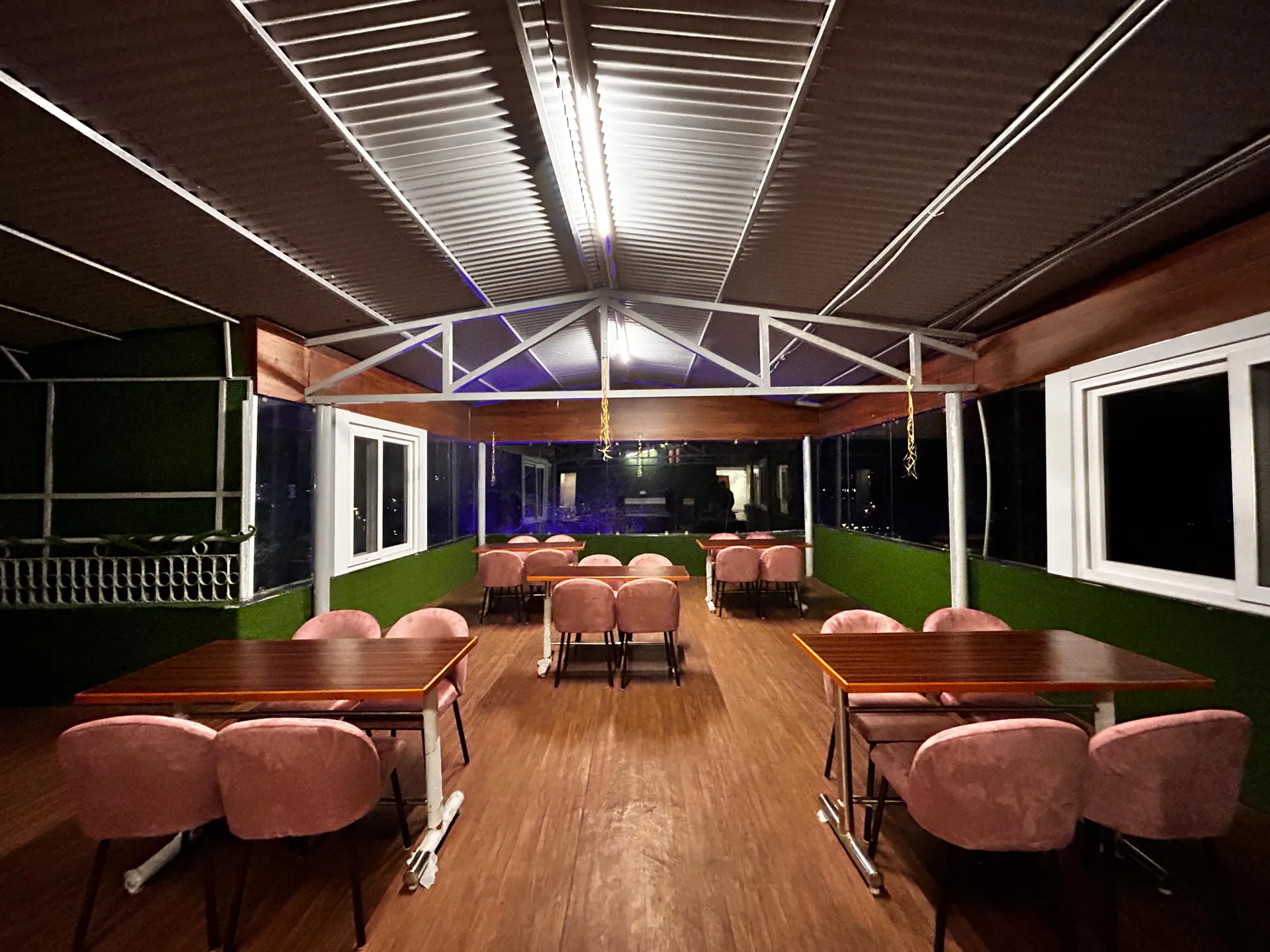 Perfectstayz Premium Mall Road Restaurant