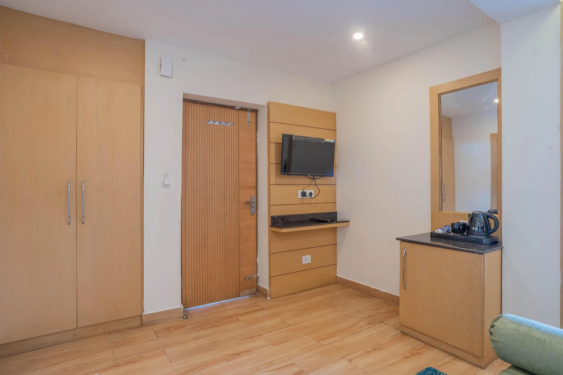 Perfectstayz Premium Mall Road Room