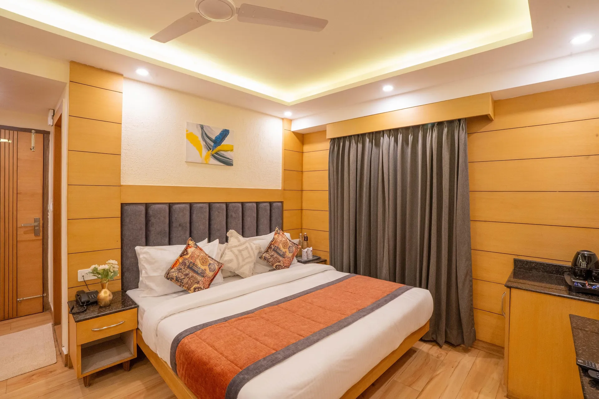 Perfectstayz Premium Mall Road Room