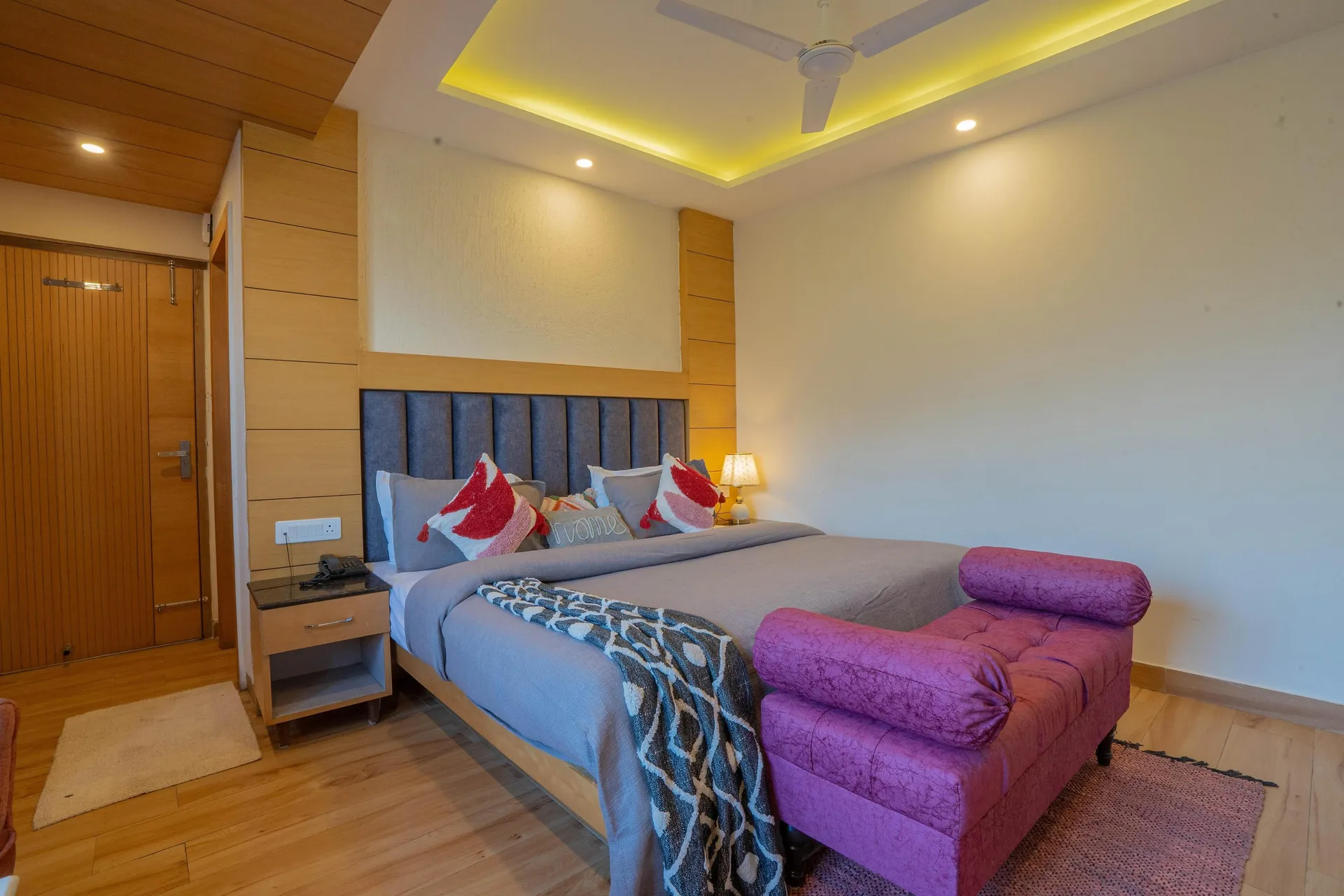 Perfectstayz Premium Mall Road Room