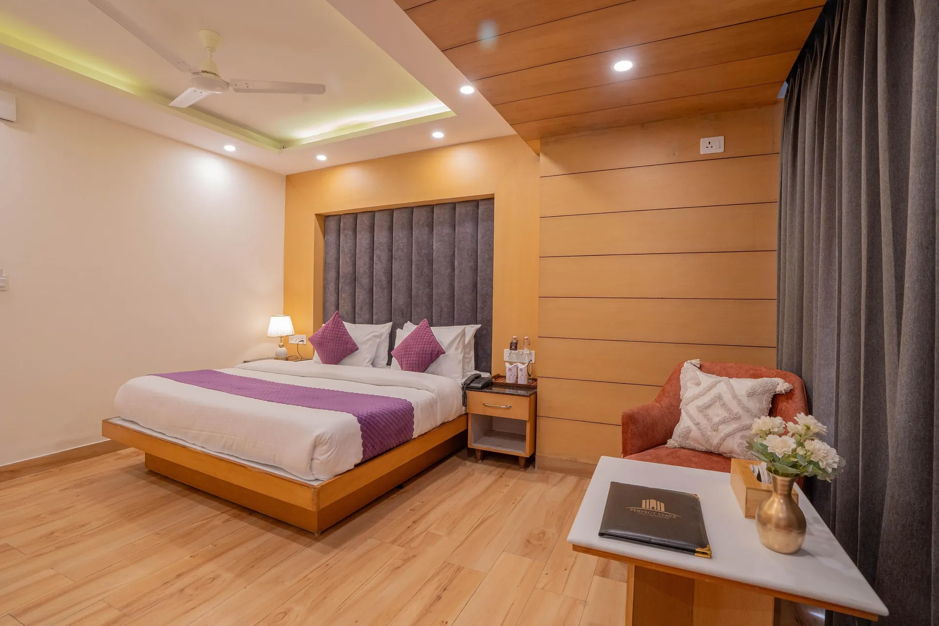 Perfectstayz Premium Mall Road Room