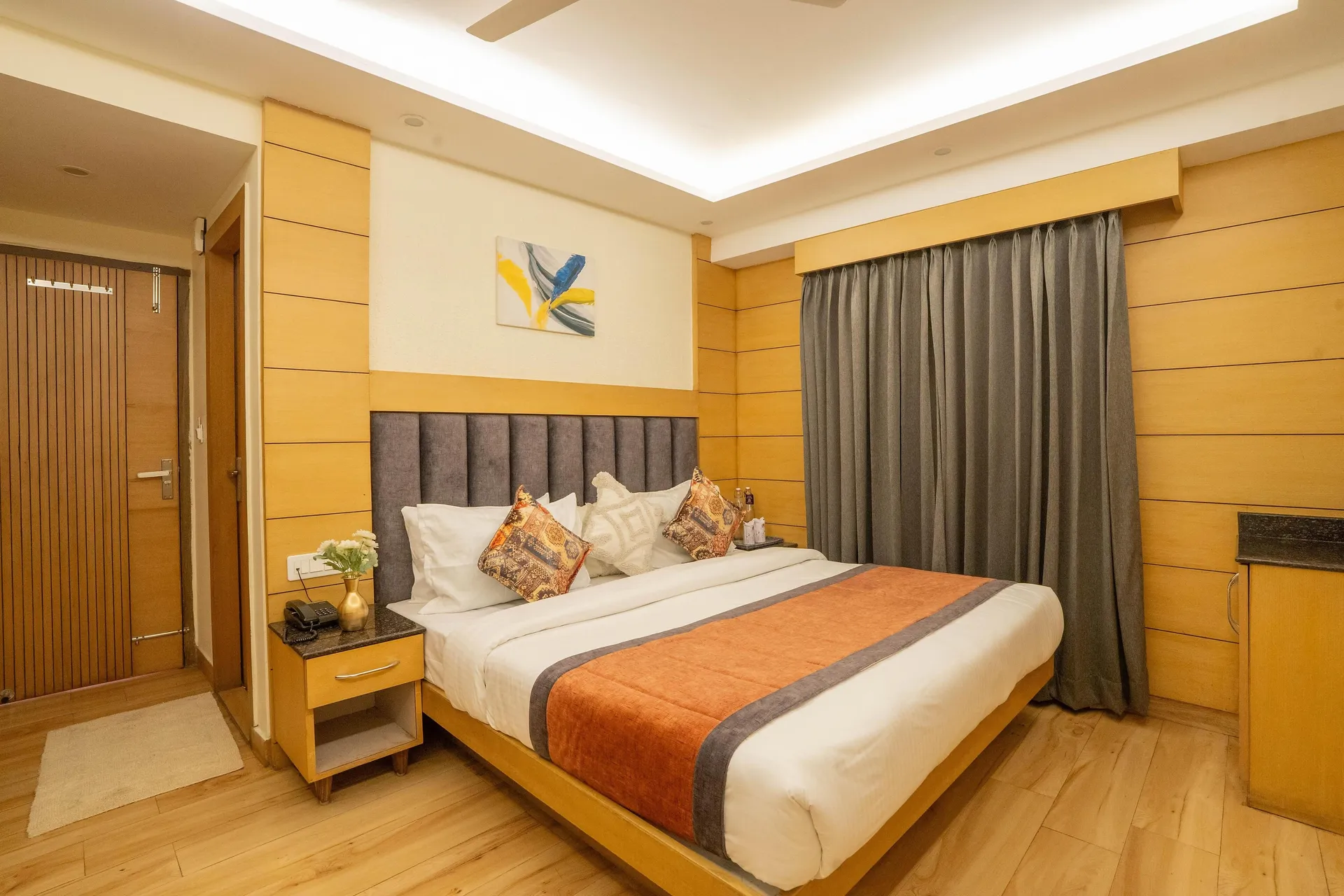 Perfectstayz Premium Mall Road Room