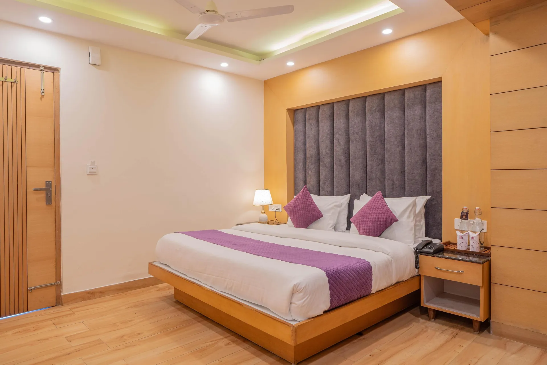 Perfectstayz Premium Mall Road Room