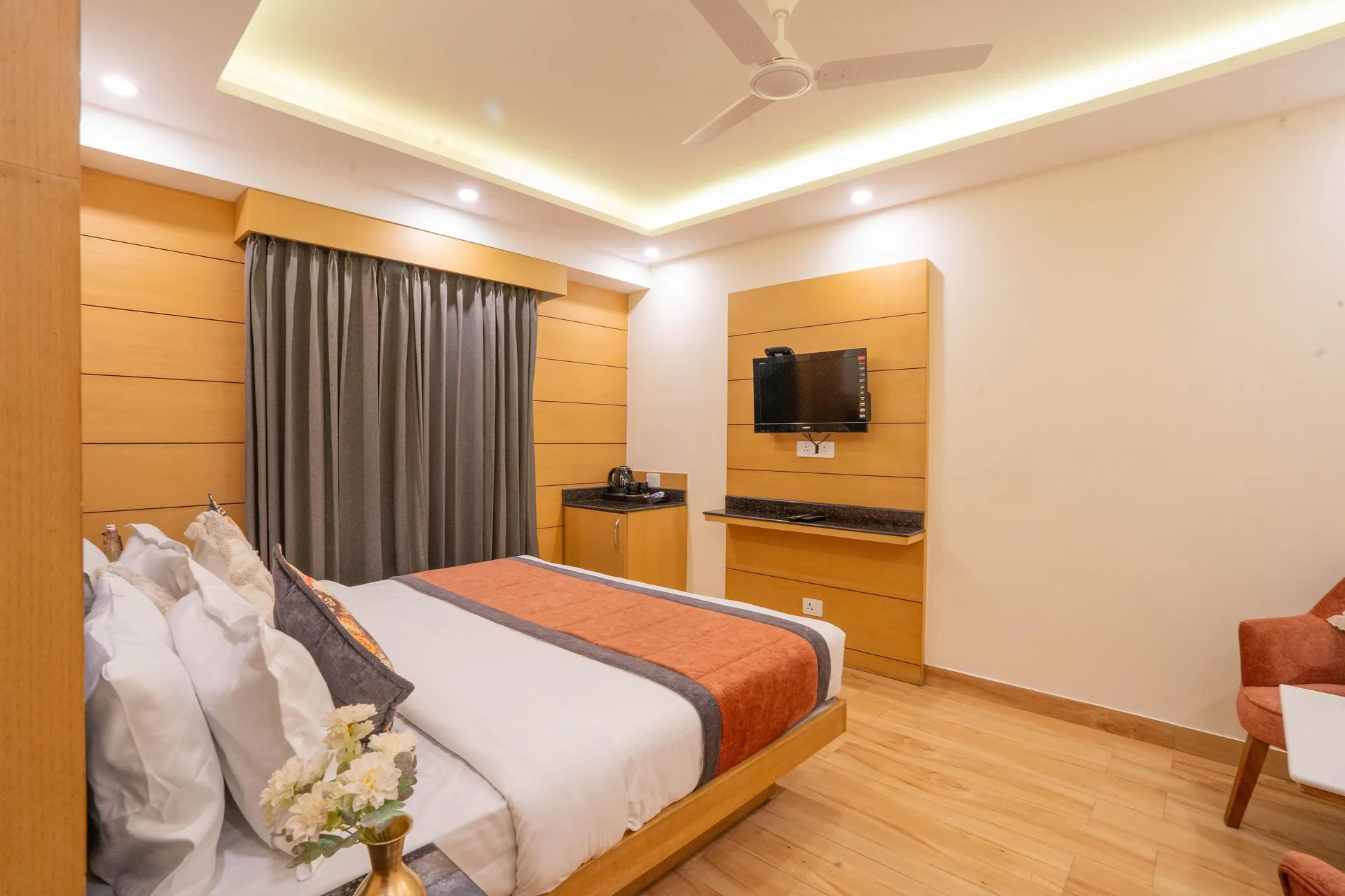 Perfectstayz Premium Mall Road Room