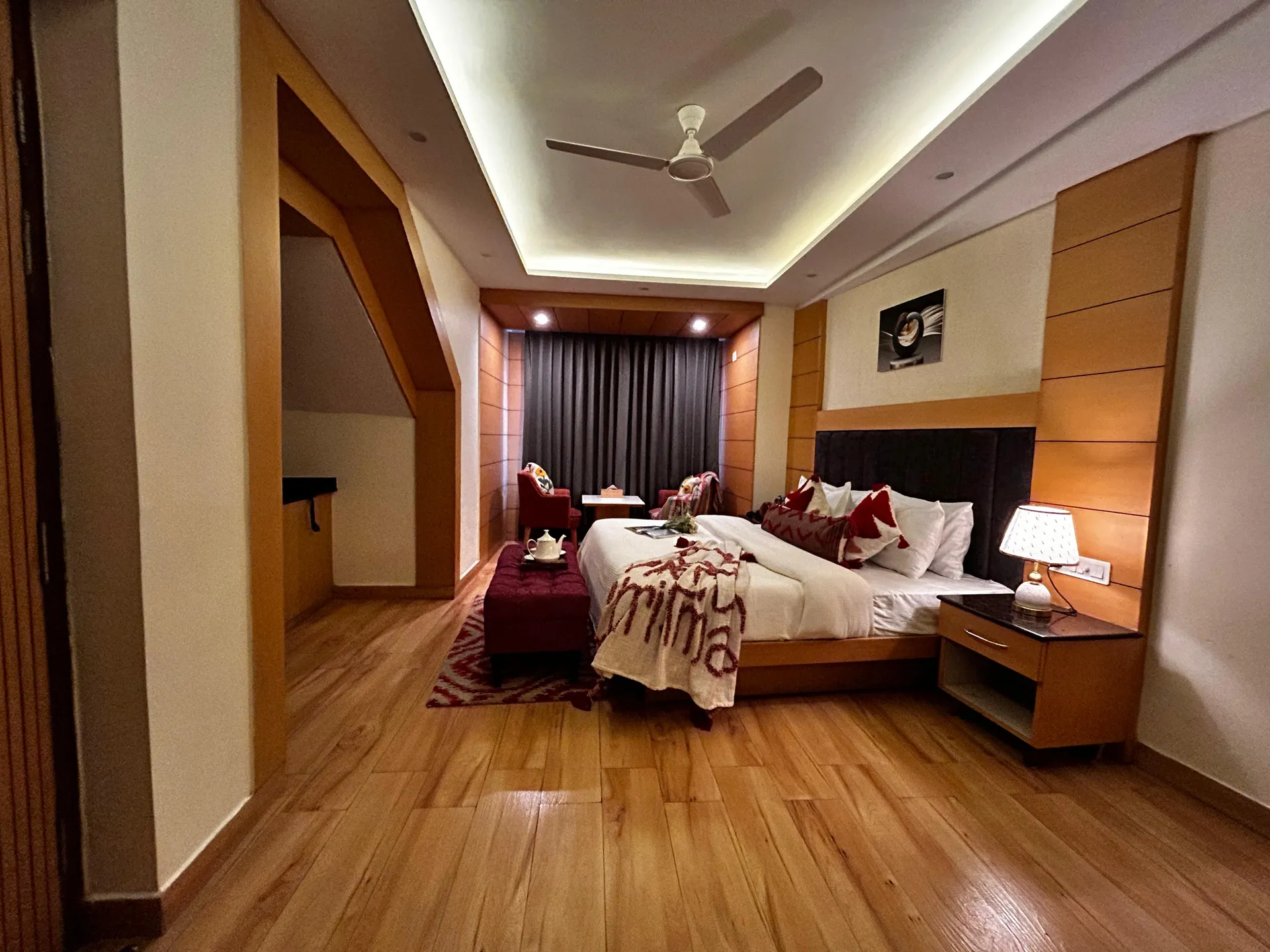 Perfectstayz Premium Mall Road Room