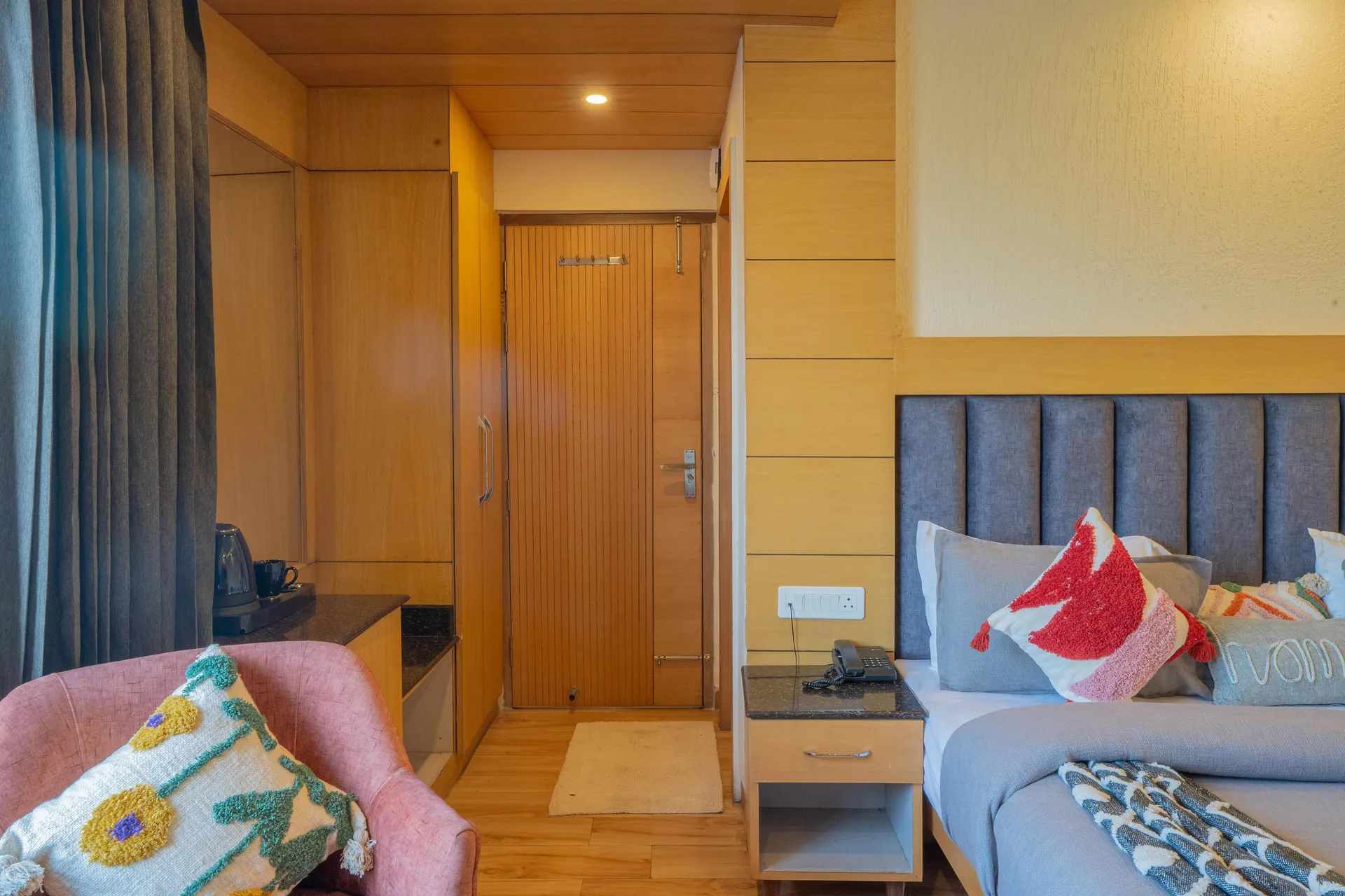 Perfectstayz Premium Mall Road Room