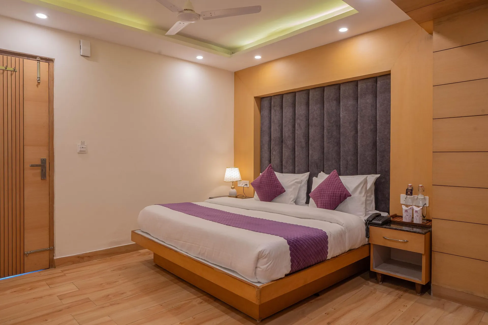 Perfectstayz Premium Mall Road Room