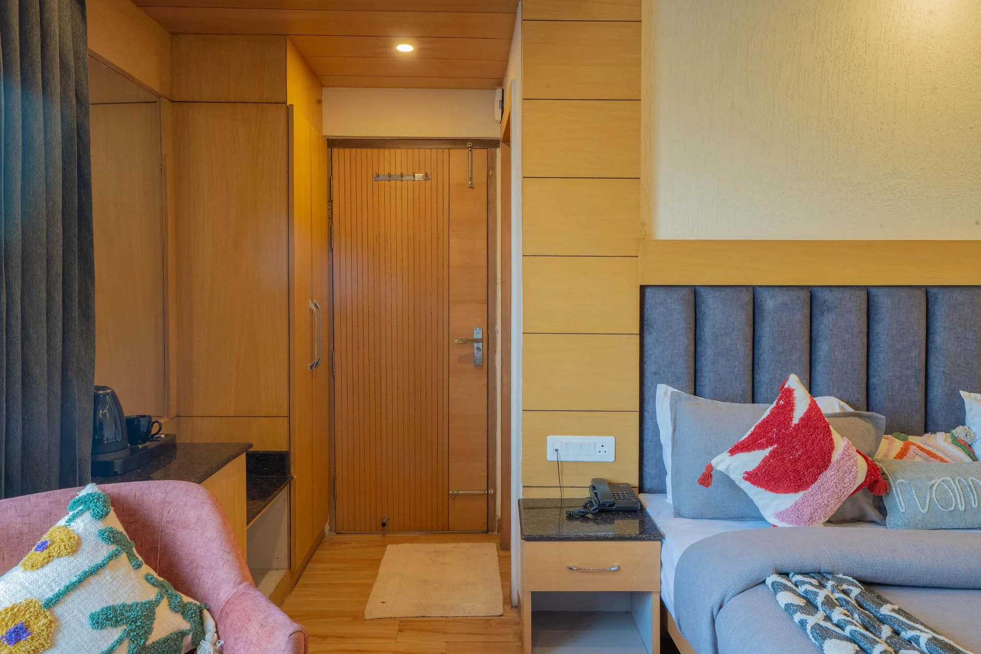 Perfectstayz Premium Mall Road Room