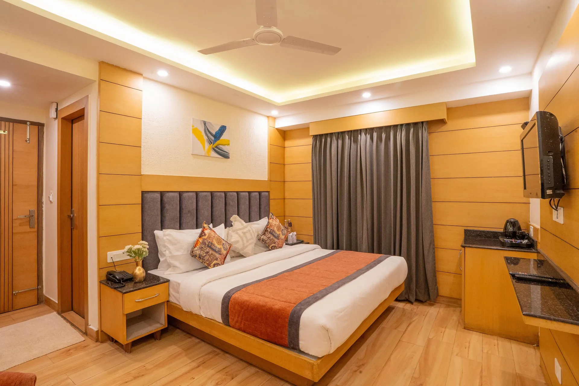 Perfectstayz Premium Mall Road Room