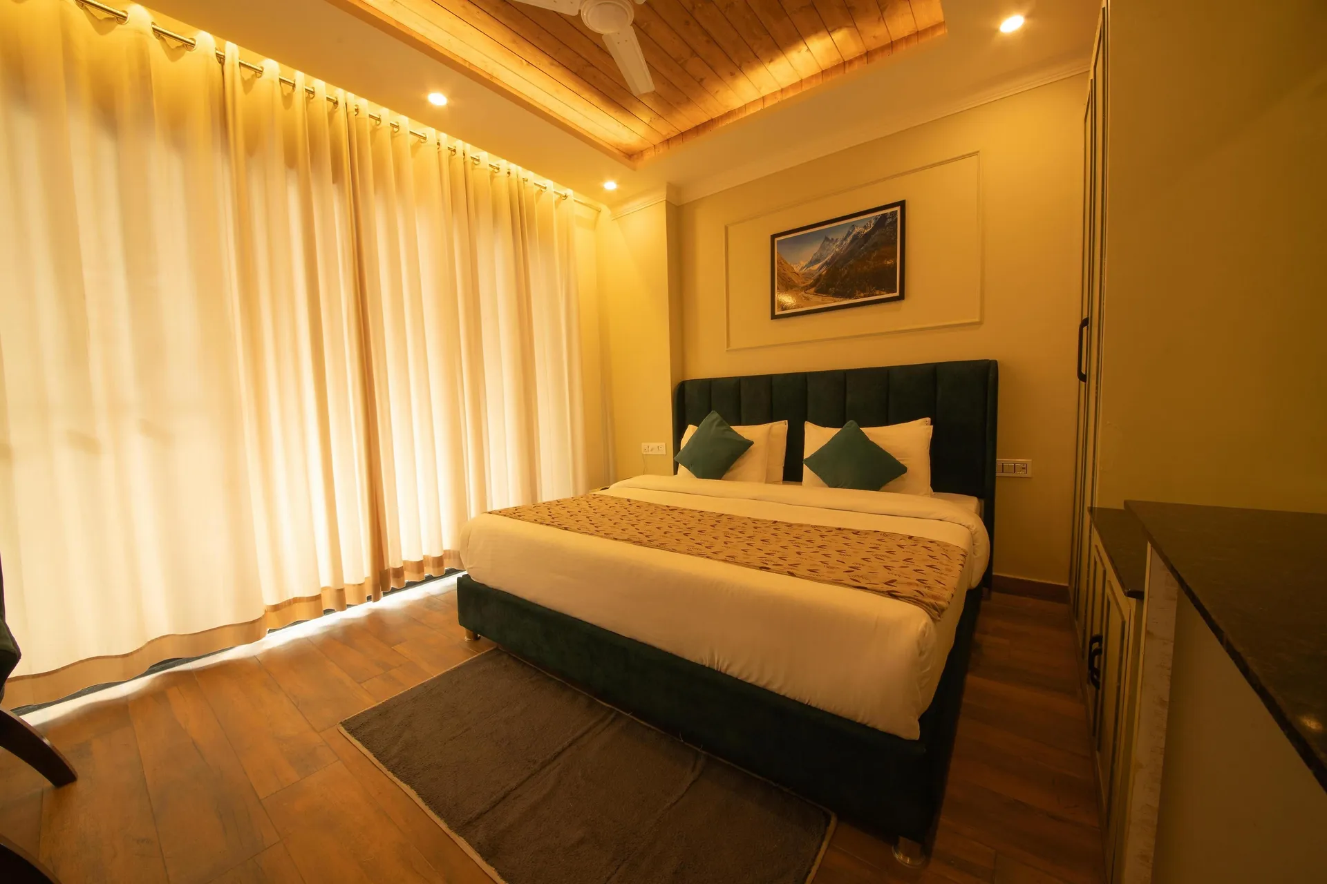 Perfectstayz Premium Westend @ Mall Road Room