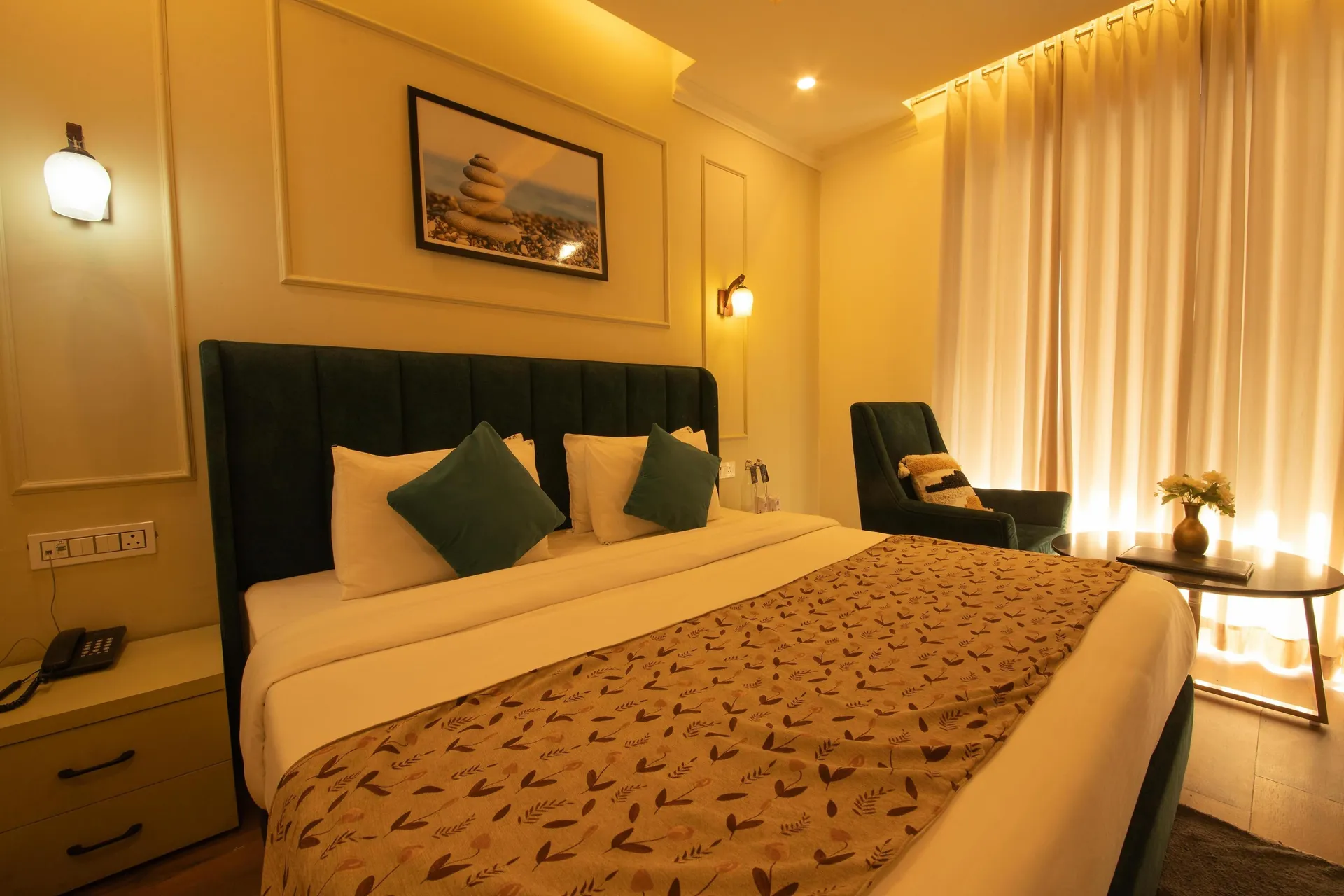 Perfectstayz Premium Westend @ Mall Road Room