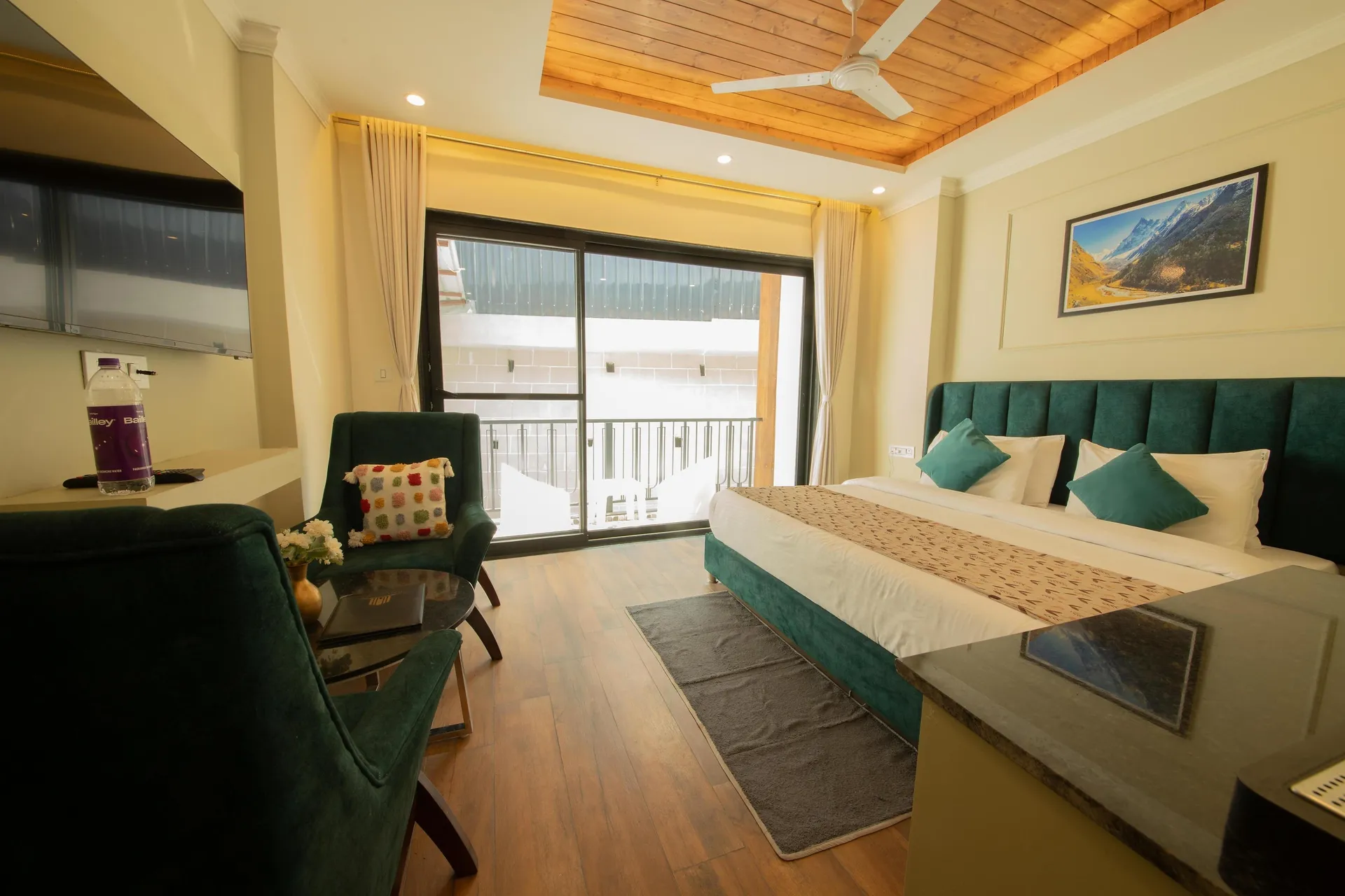 Perfectstayz Premium Westend @ Mall Road Room