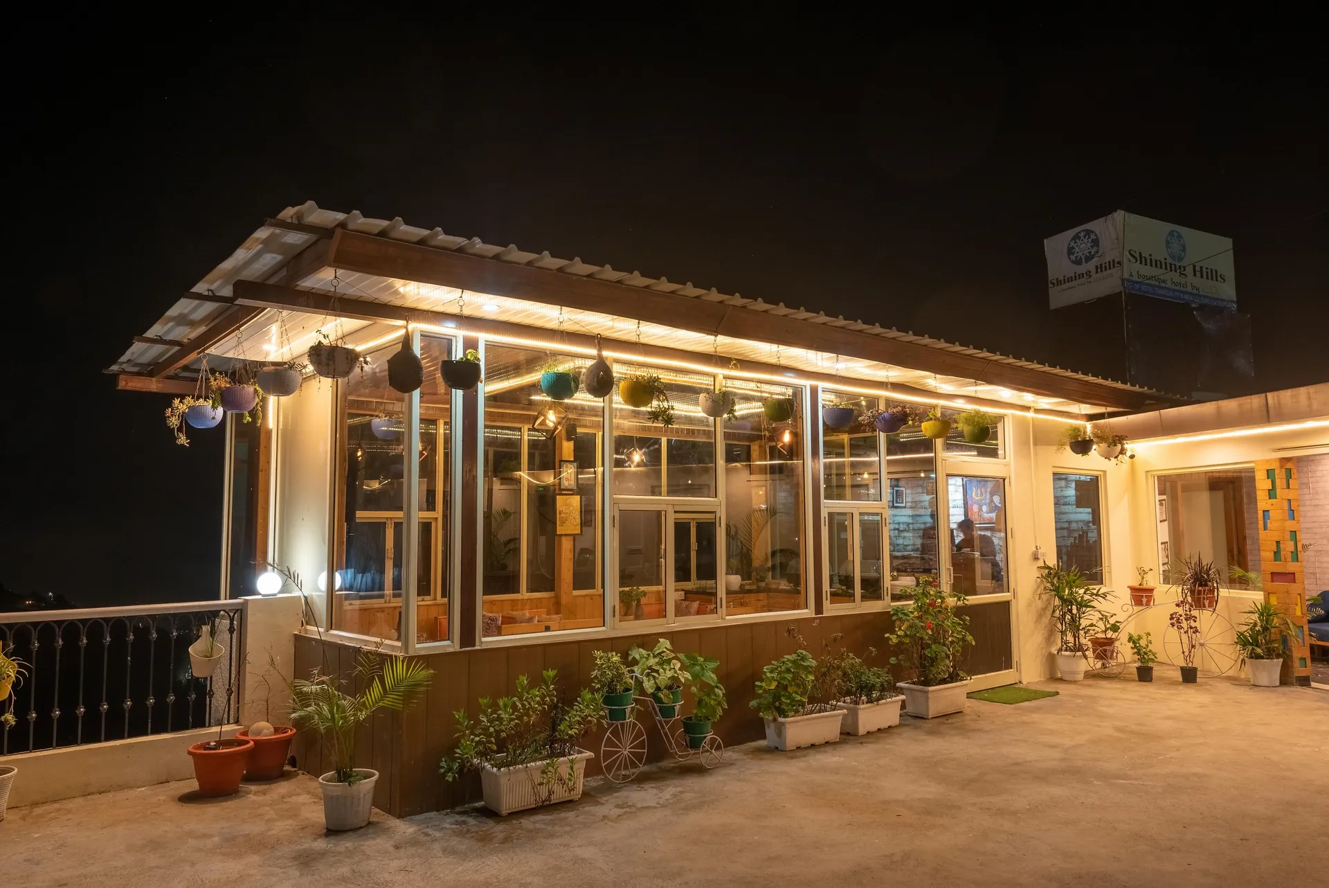 Shining hills by Lawrence Hotels Facade