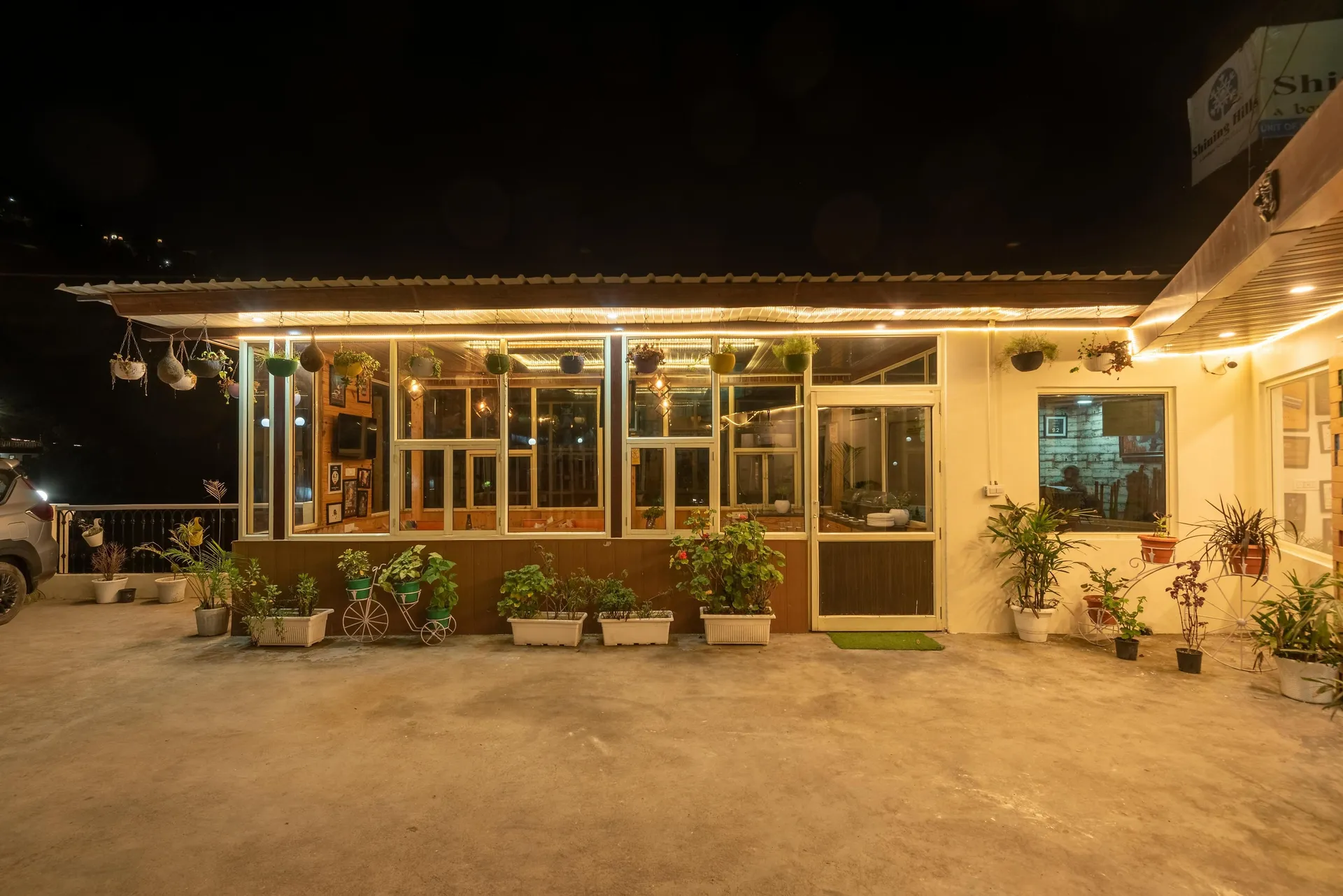 Shining hills by Lawrence Hotels Facade