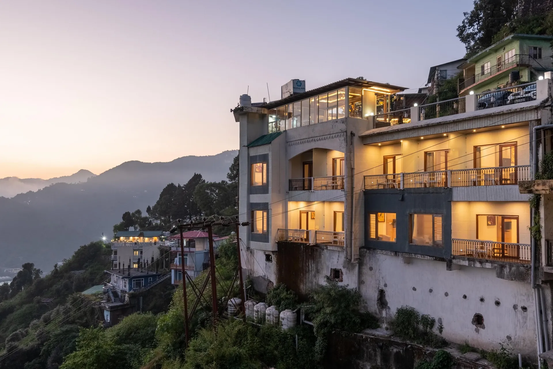 Shining hills by Lawrence Hotels Facade