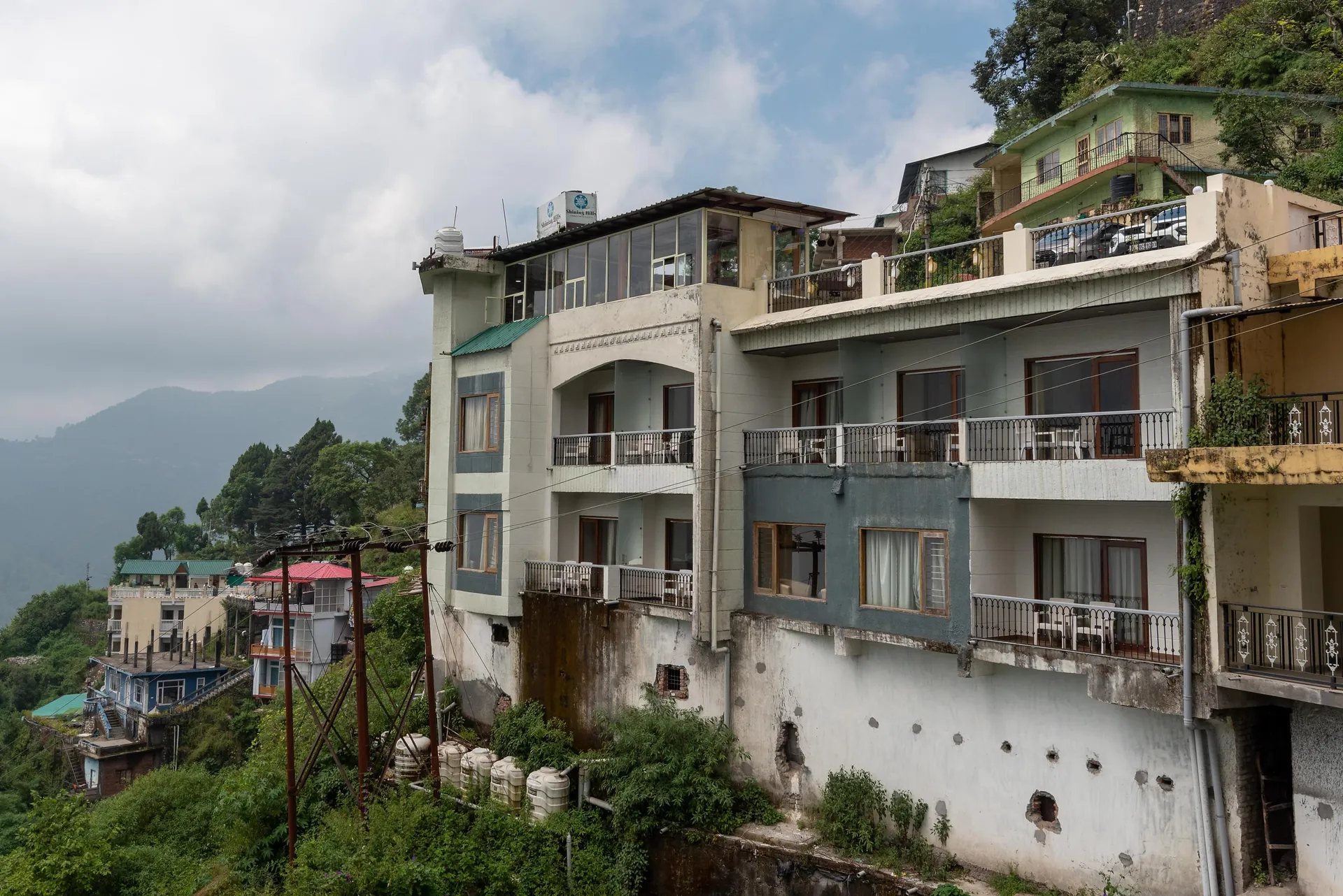 Shining hills by Lawrence Hotels Facade