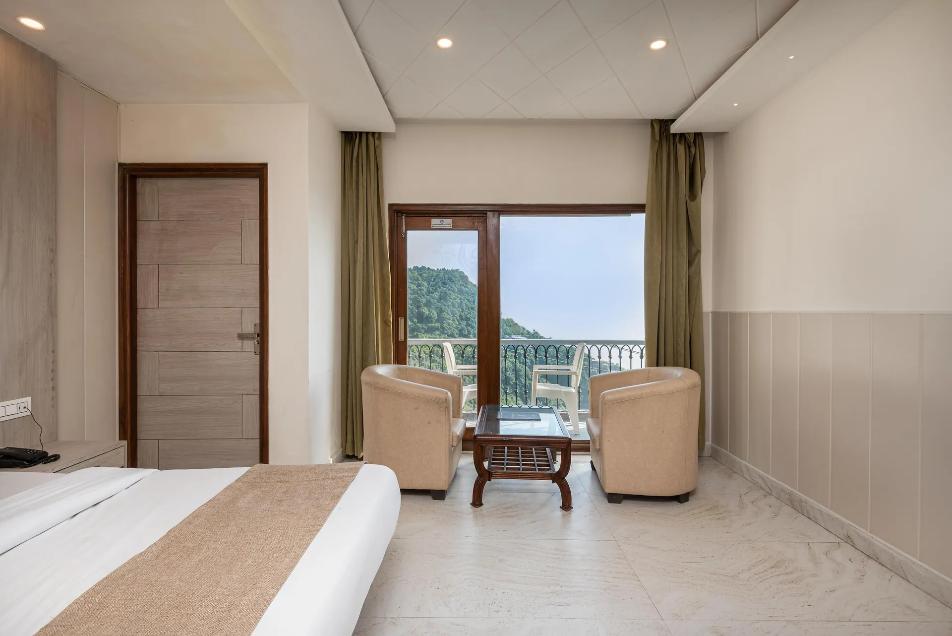 Shining hills by Lawrence Hotels Room