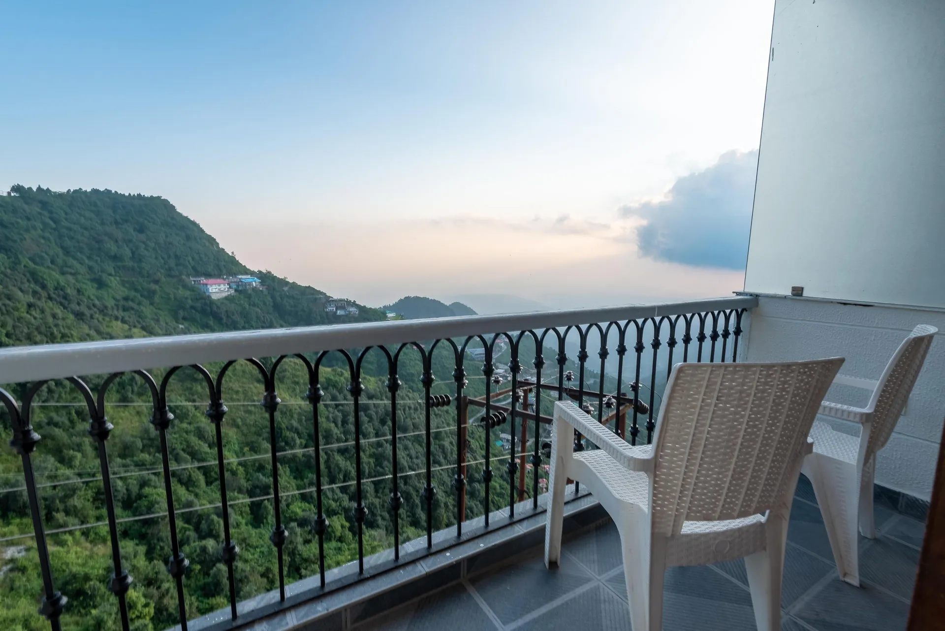Shining hills by Lawrence Hotels Room