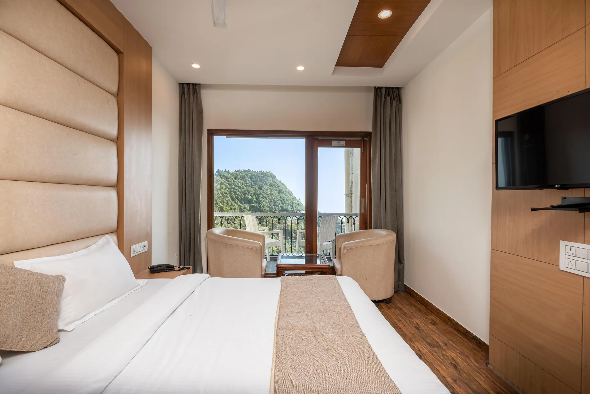 Shining hills by Lawrence Hotels Room