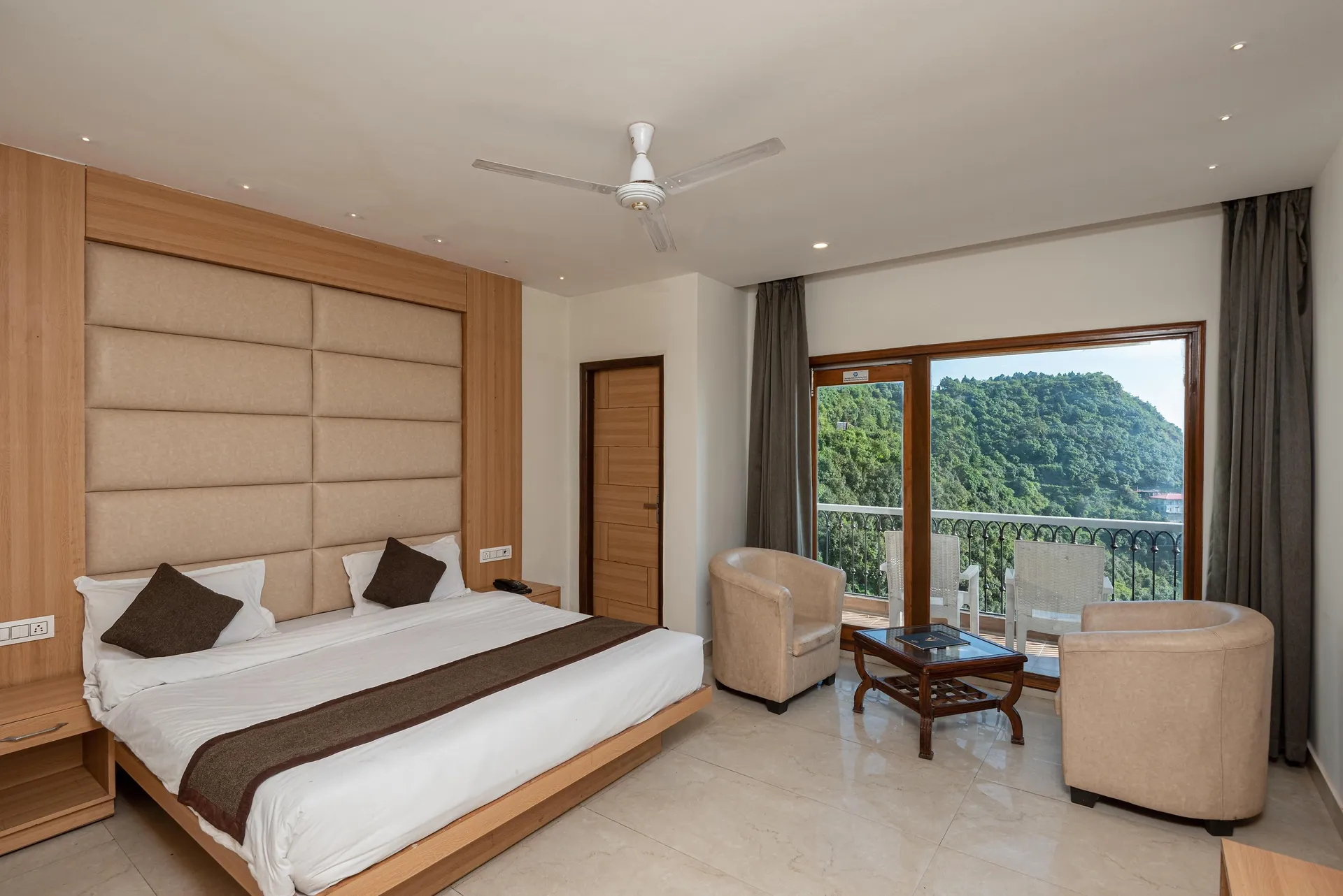 Shining hills by Lawrence Hotels Room