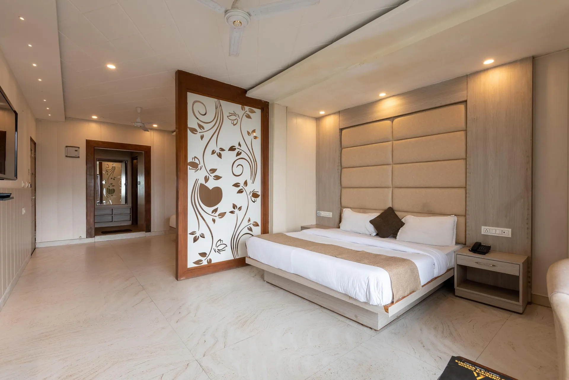 Shining hills by Lawrence Hotels Room