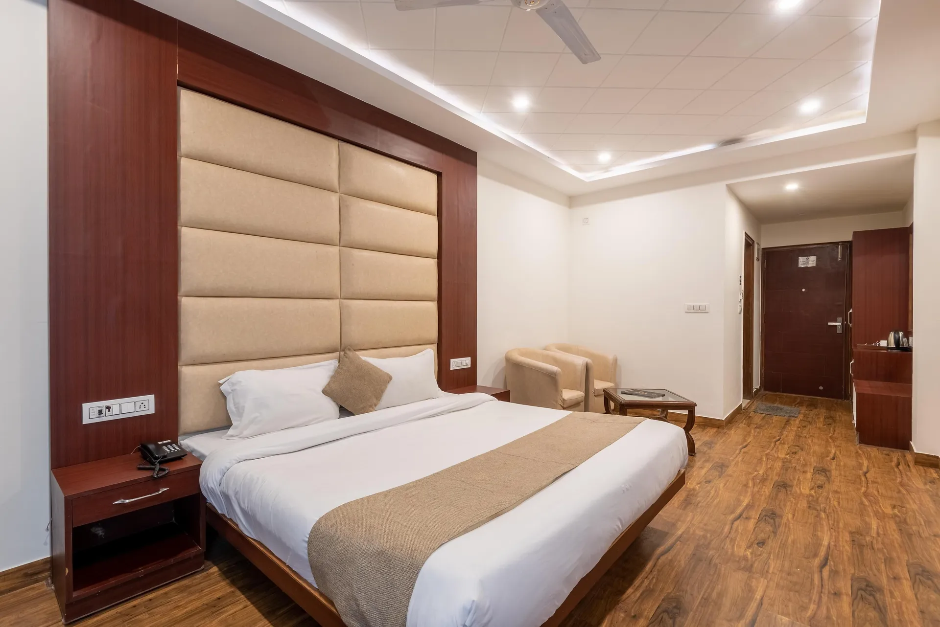 Shining hills by Lawrence Hotels Room