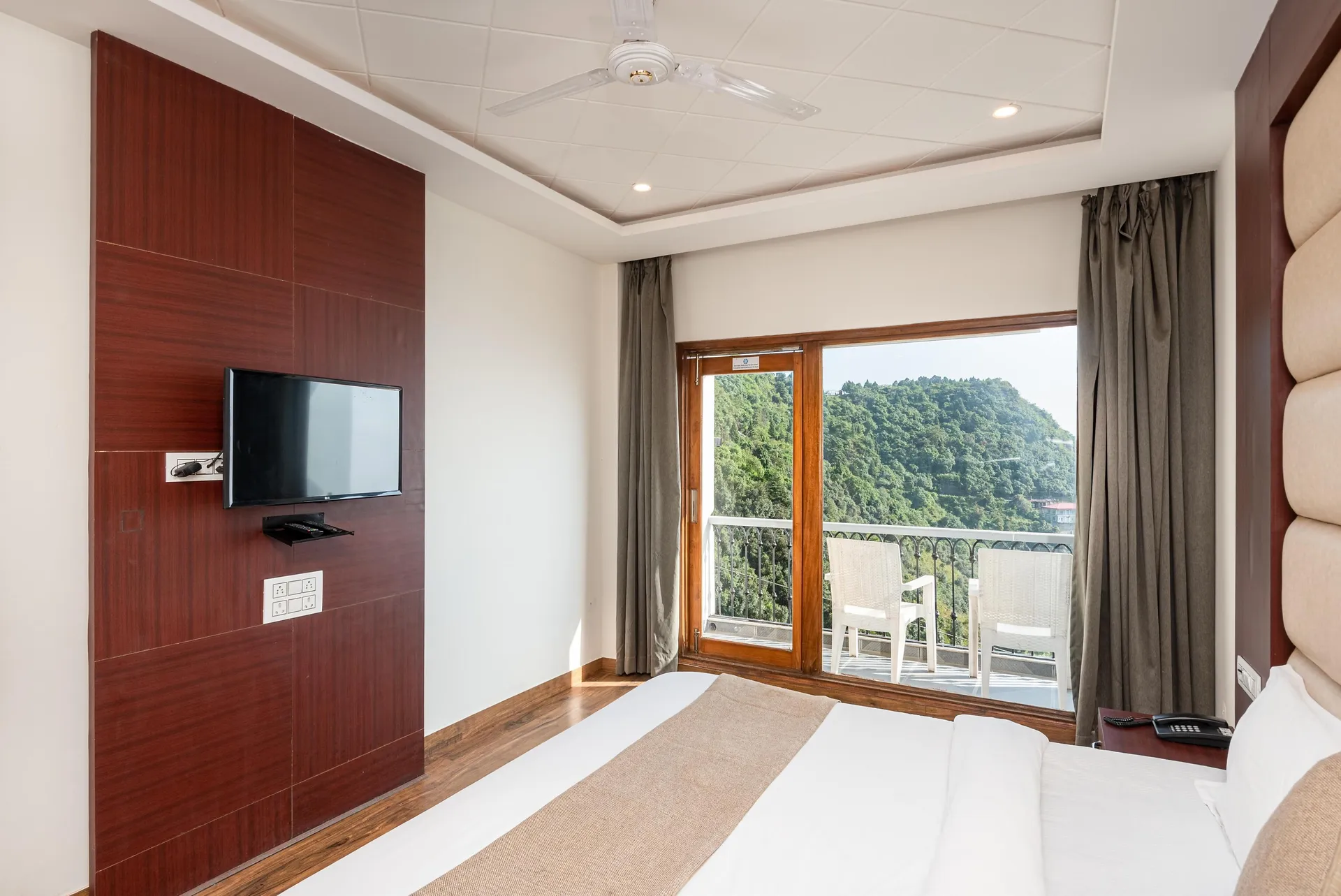Shining hills by Lawrence Hotels Room