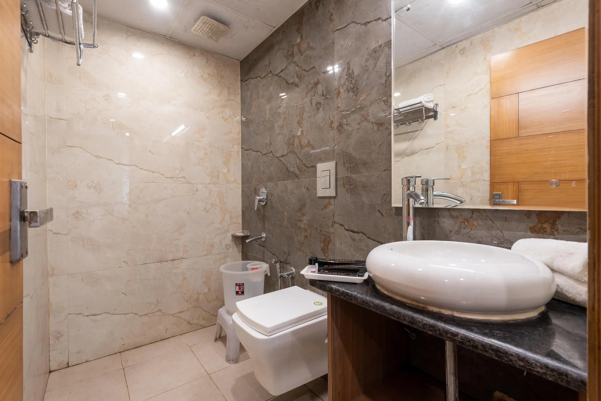 Shining hills by Lawrence Hotels Room