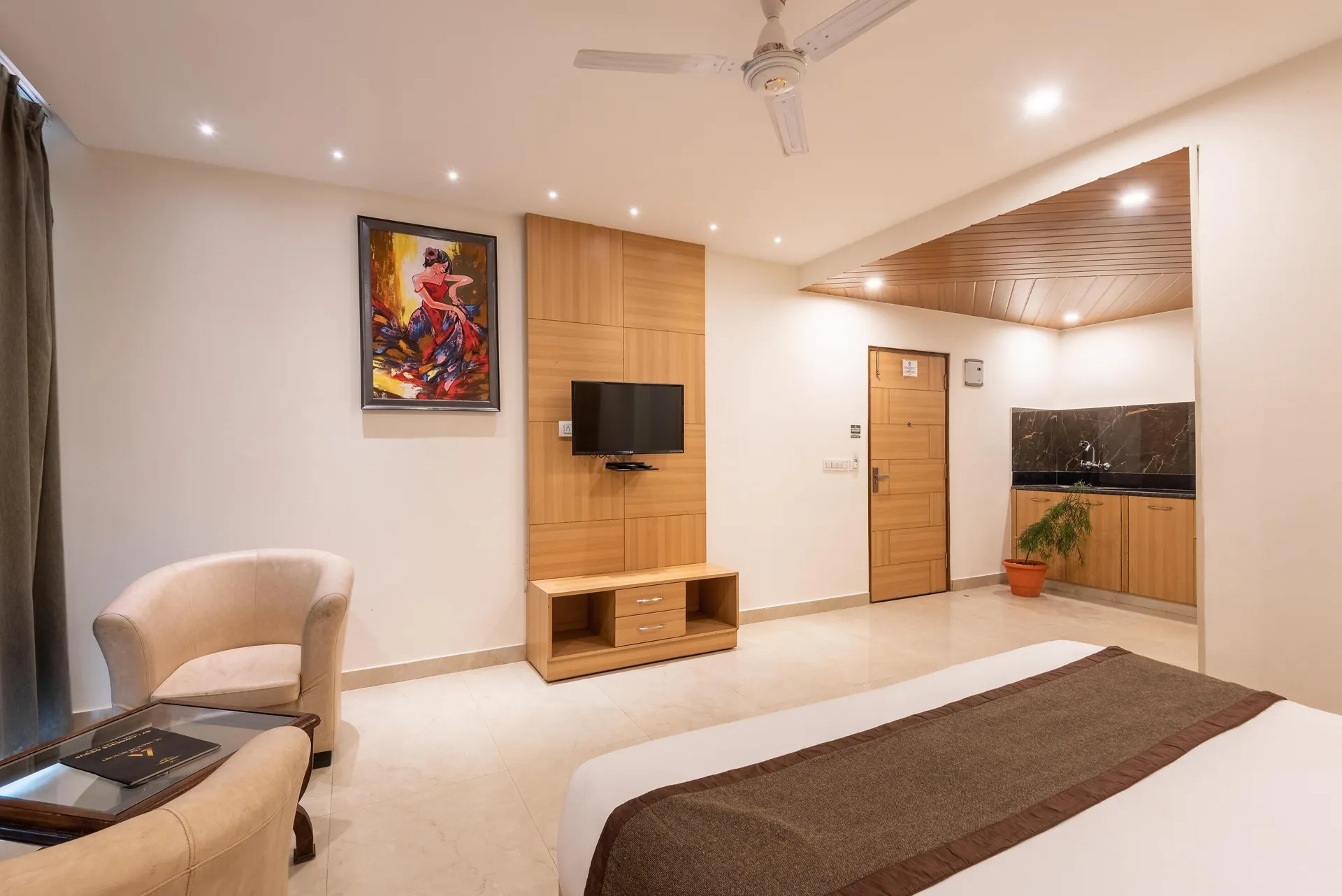 Shining hills by Lawrence Hotels Room