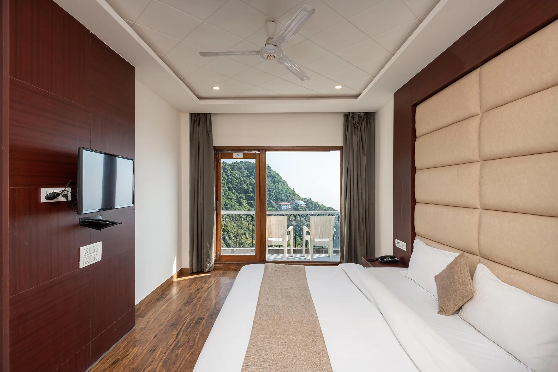 Shining hills by Lawrence Hotels Room