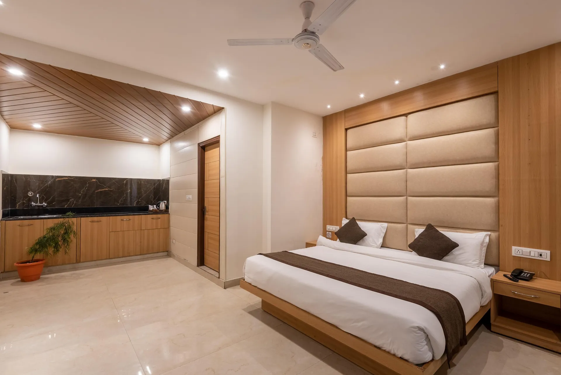 Shining hills by Lawrence Hotels Room