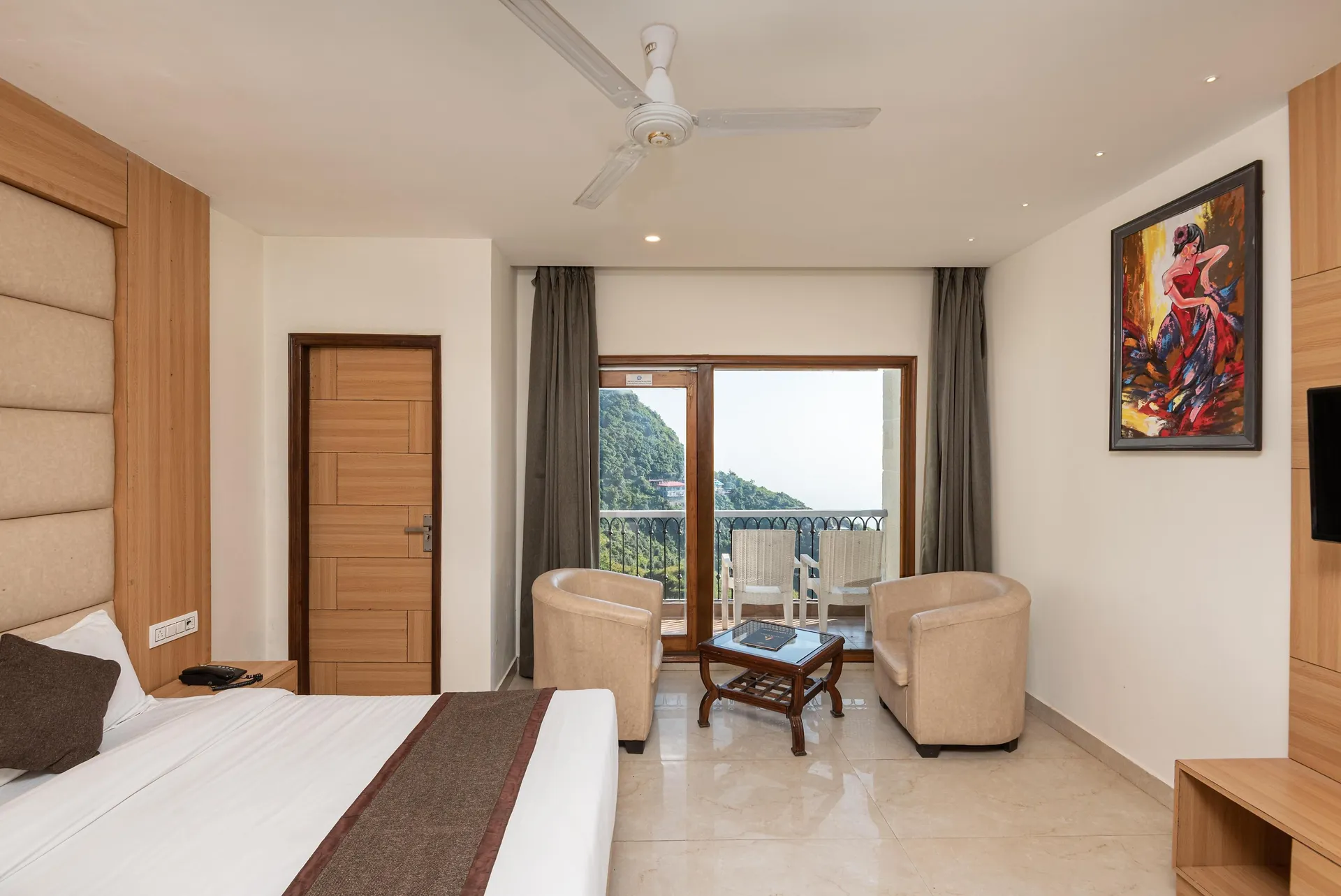 Shining hills by Lawrence Hotels Room