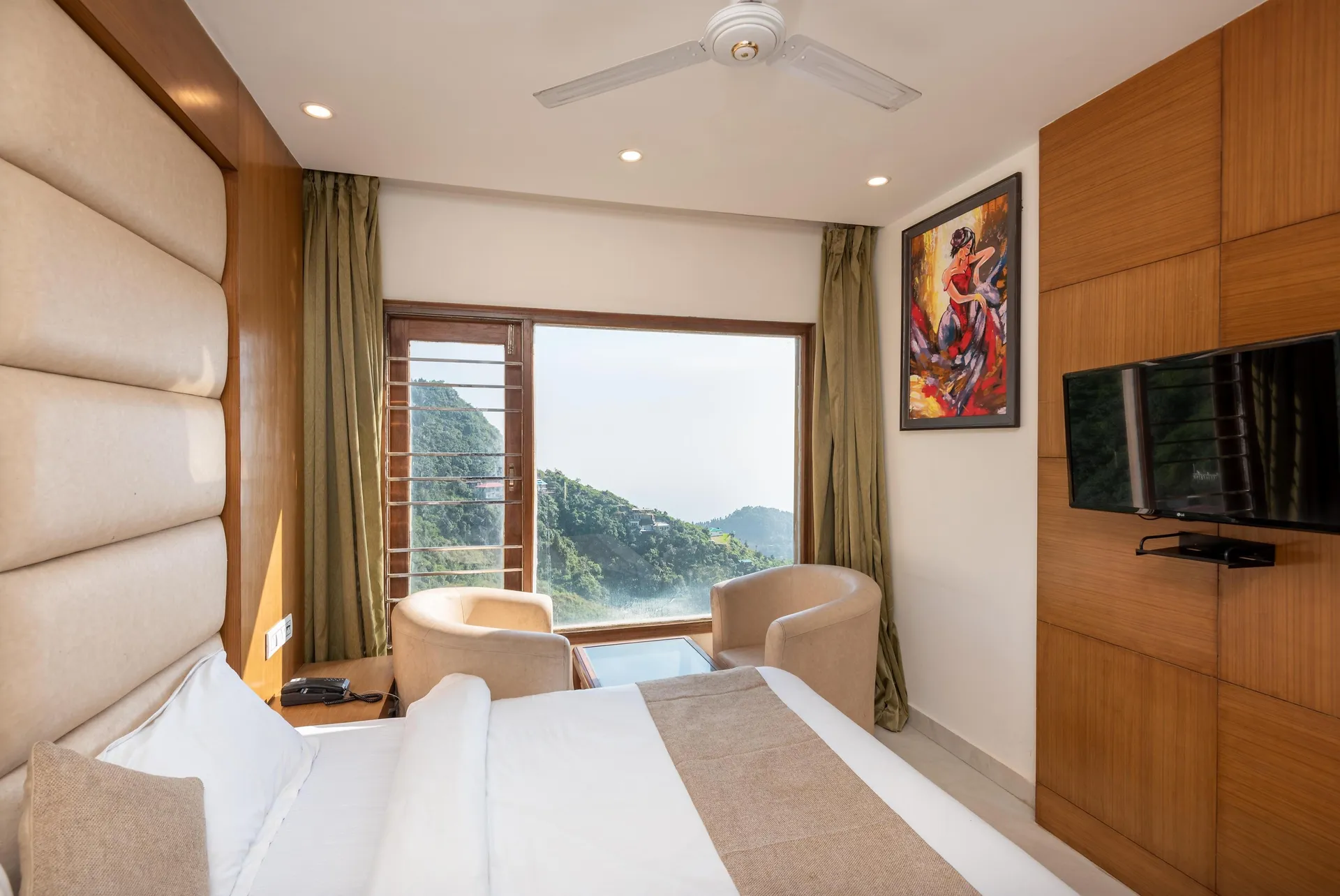 Shining hills by Lawrence Hotels Room