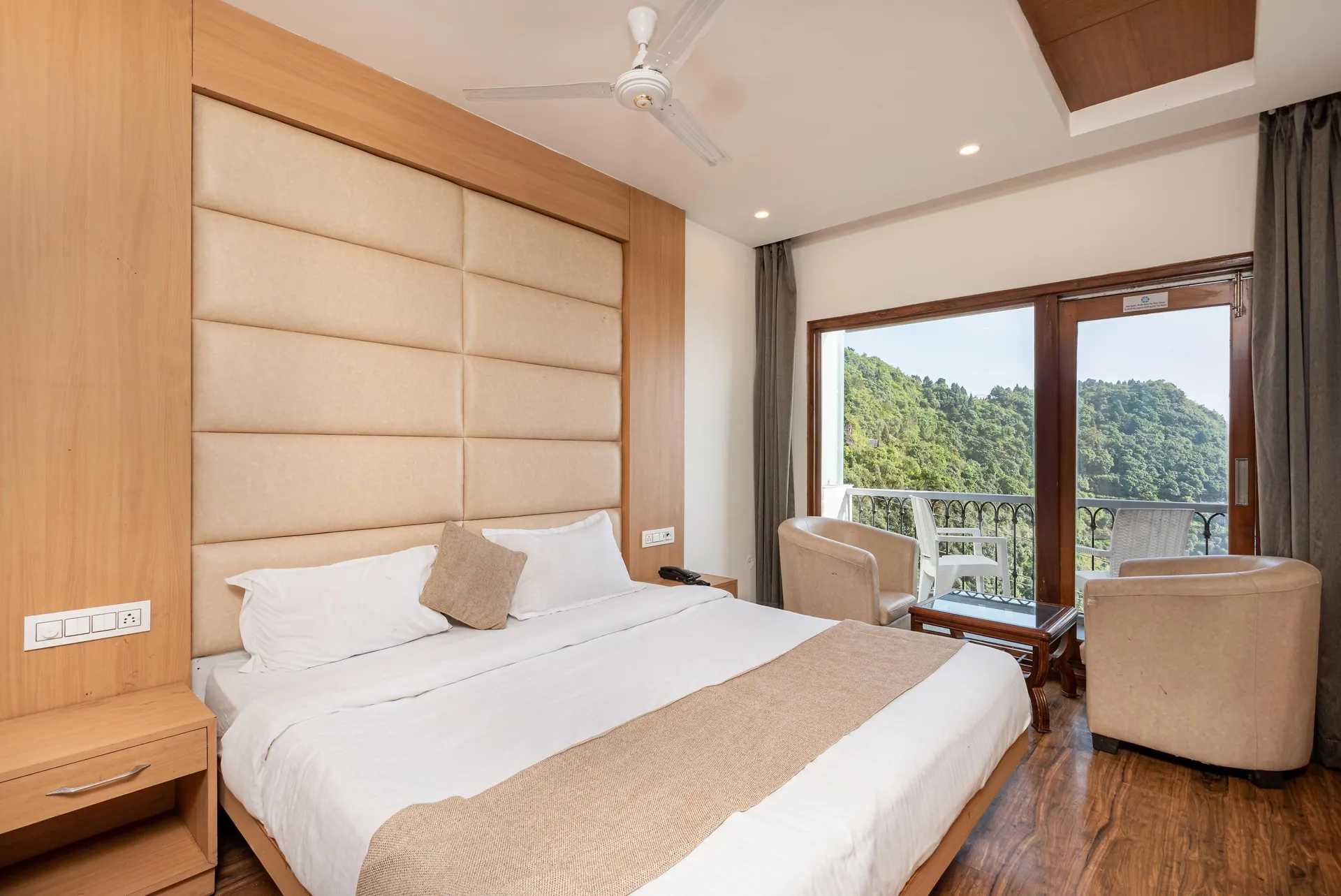 Shining hills by Lawrence Hotels Room