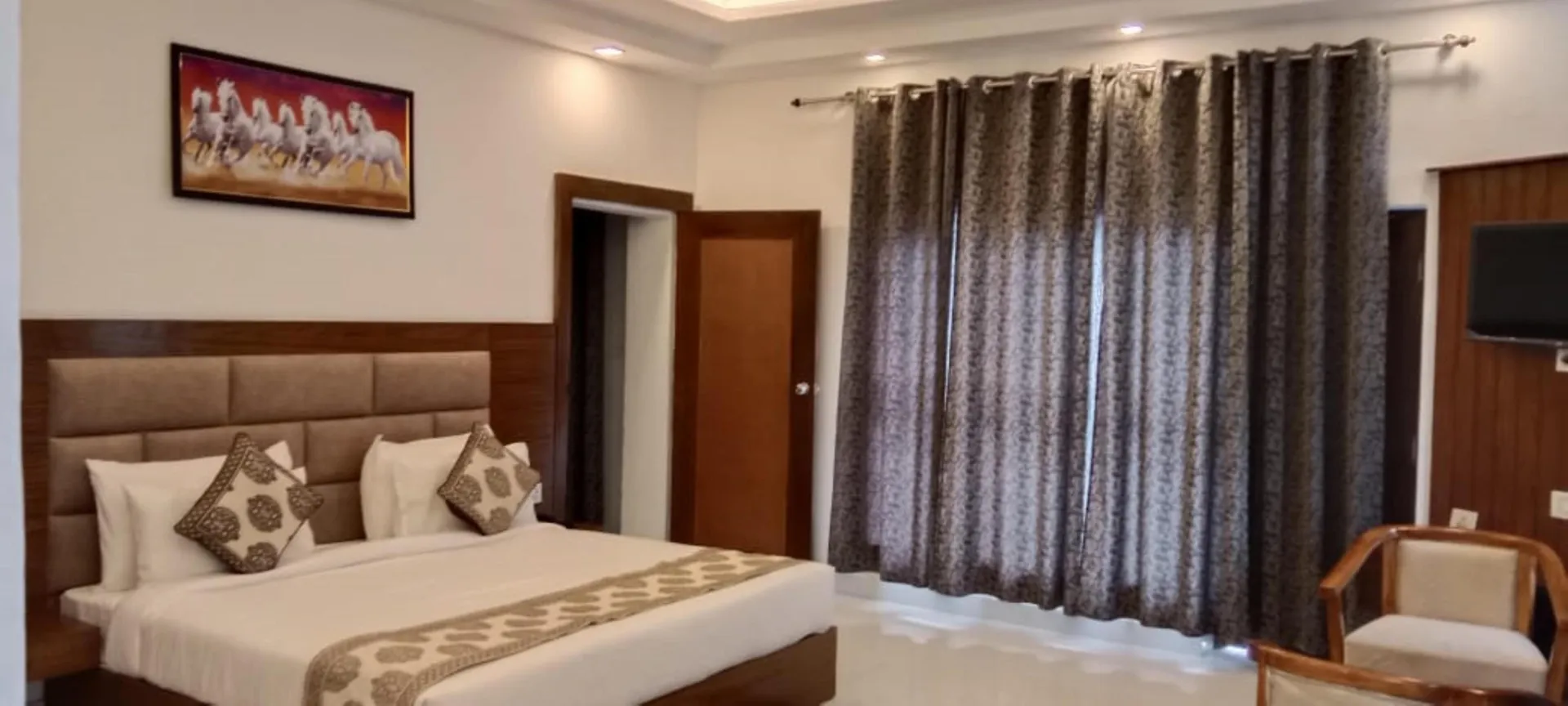 Shivalik Hills Mussoorie Room