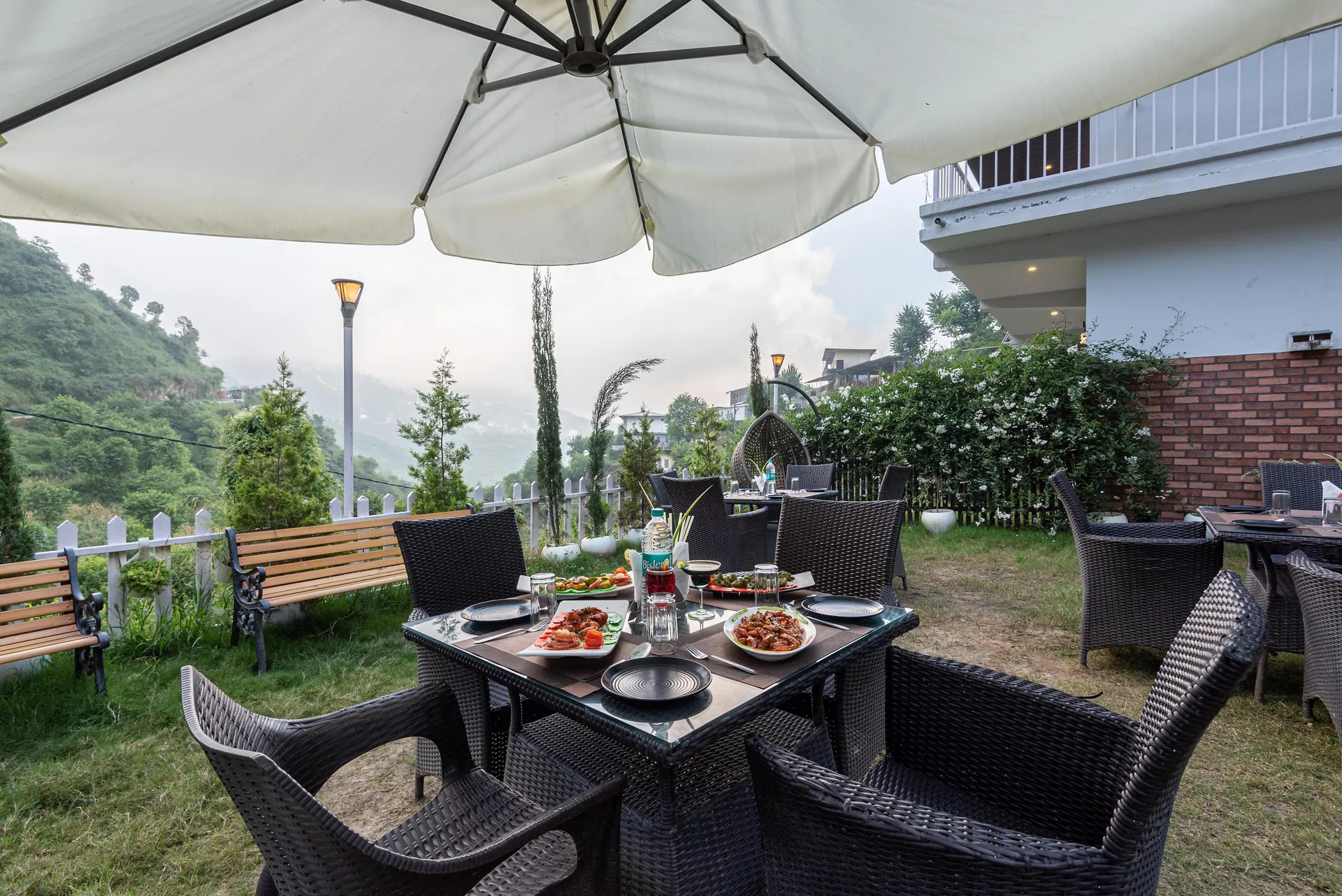 SL Manor Resort by Lawrence Hotels Banquet