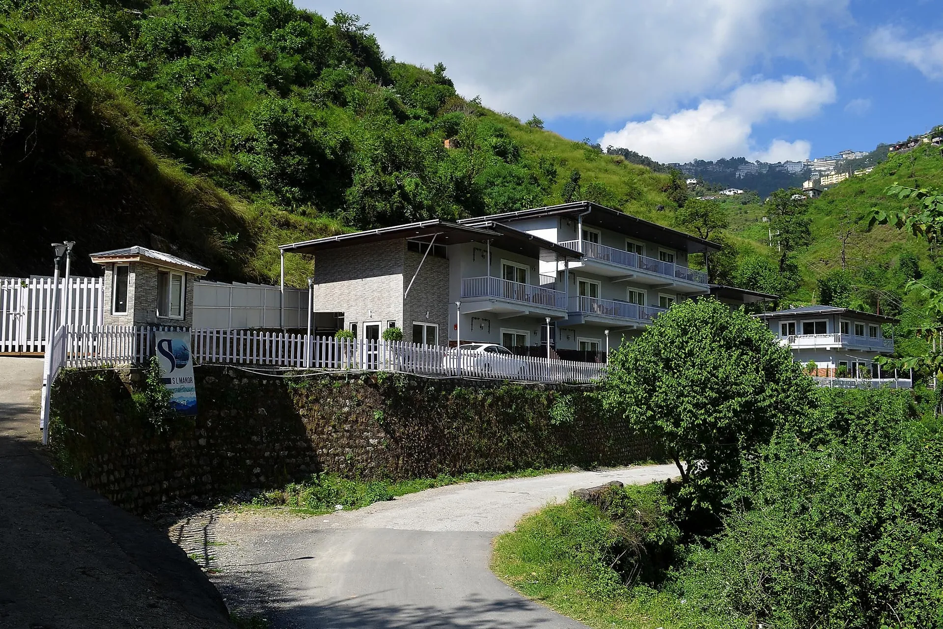 SL Manor Resort by Lawrence Hotels Entrance