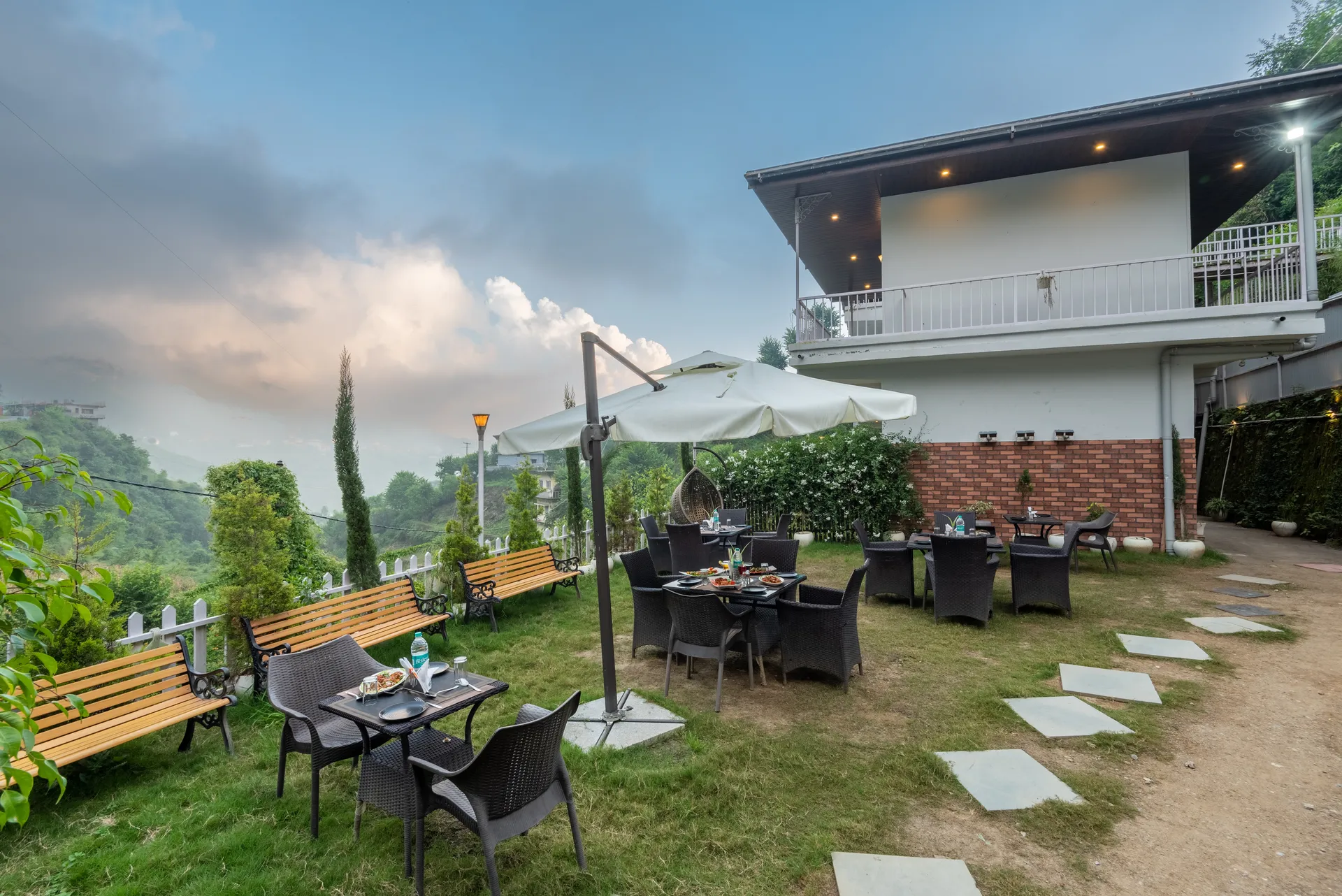 SL Manor Resort by Lawrence Hotels Outdoors