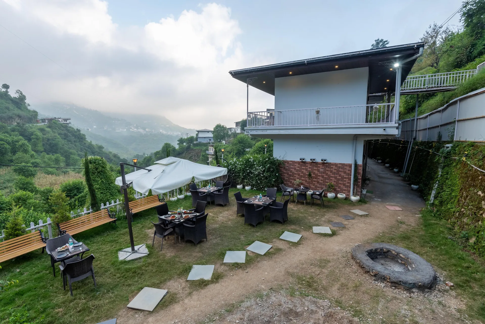 SL Manor Resort by Lawrence Hotels Outdoors