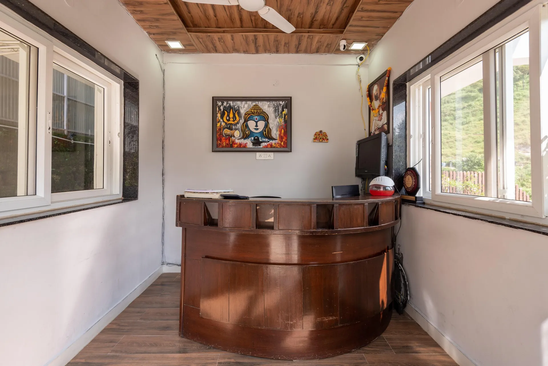 SL Manor Resort by Lawrence Hotels Reception