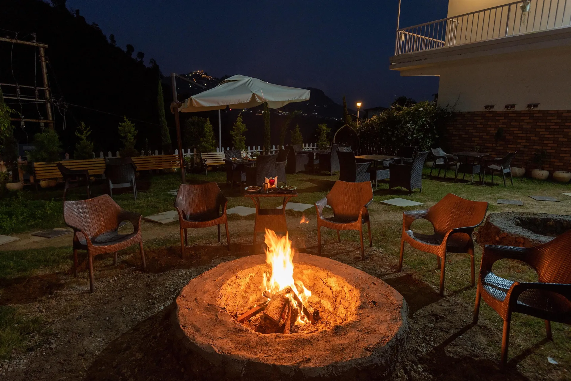 SL Manor Resort by Lawrence Hotels Restaurant
