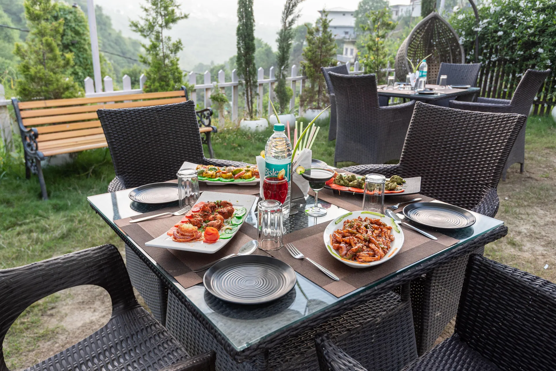 SL Manor Resort by Lawrence Hotels Restaurant